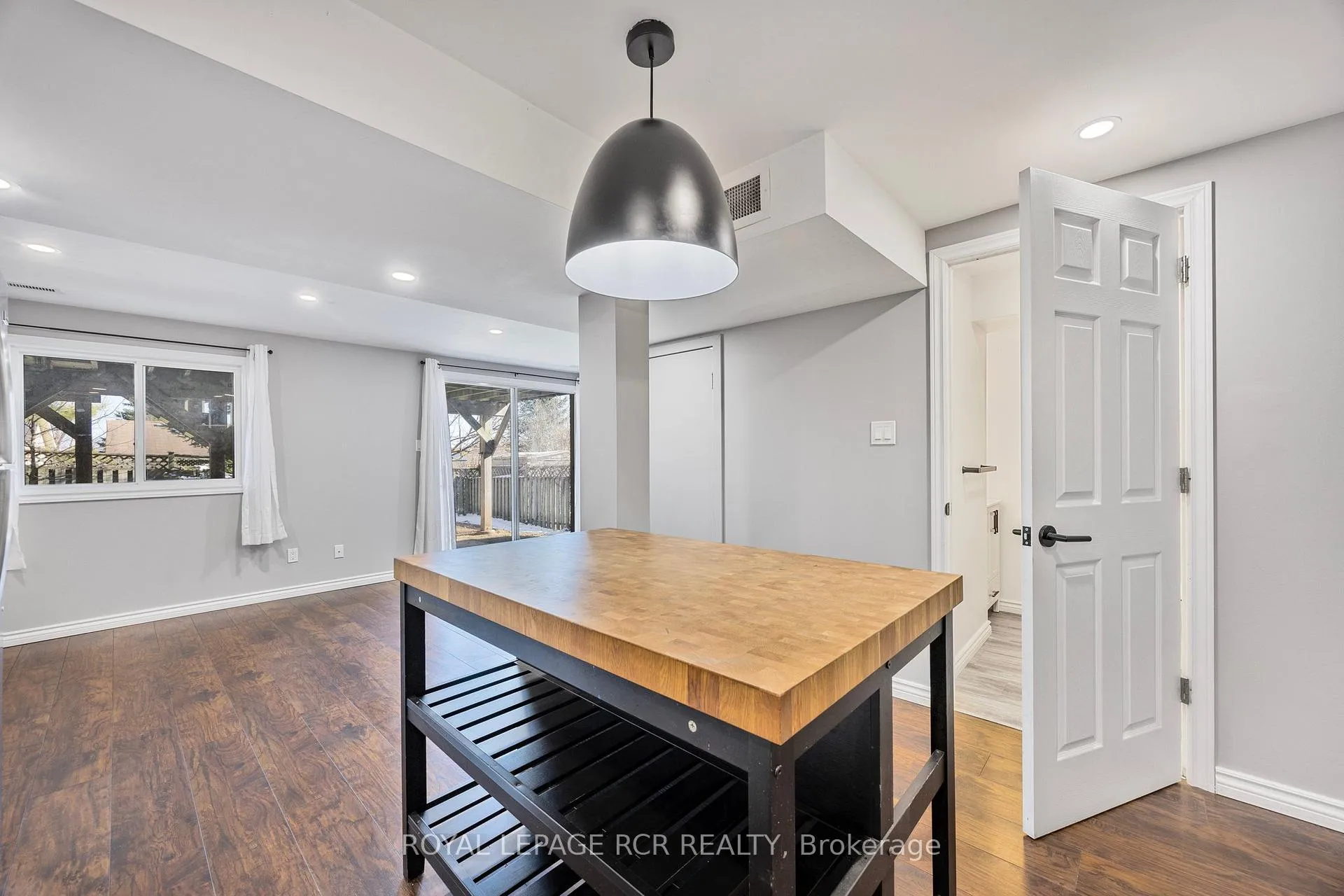 Photo 24 of 57 Browning Trail, Barrie, Letitia Heights — HOMEH