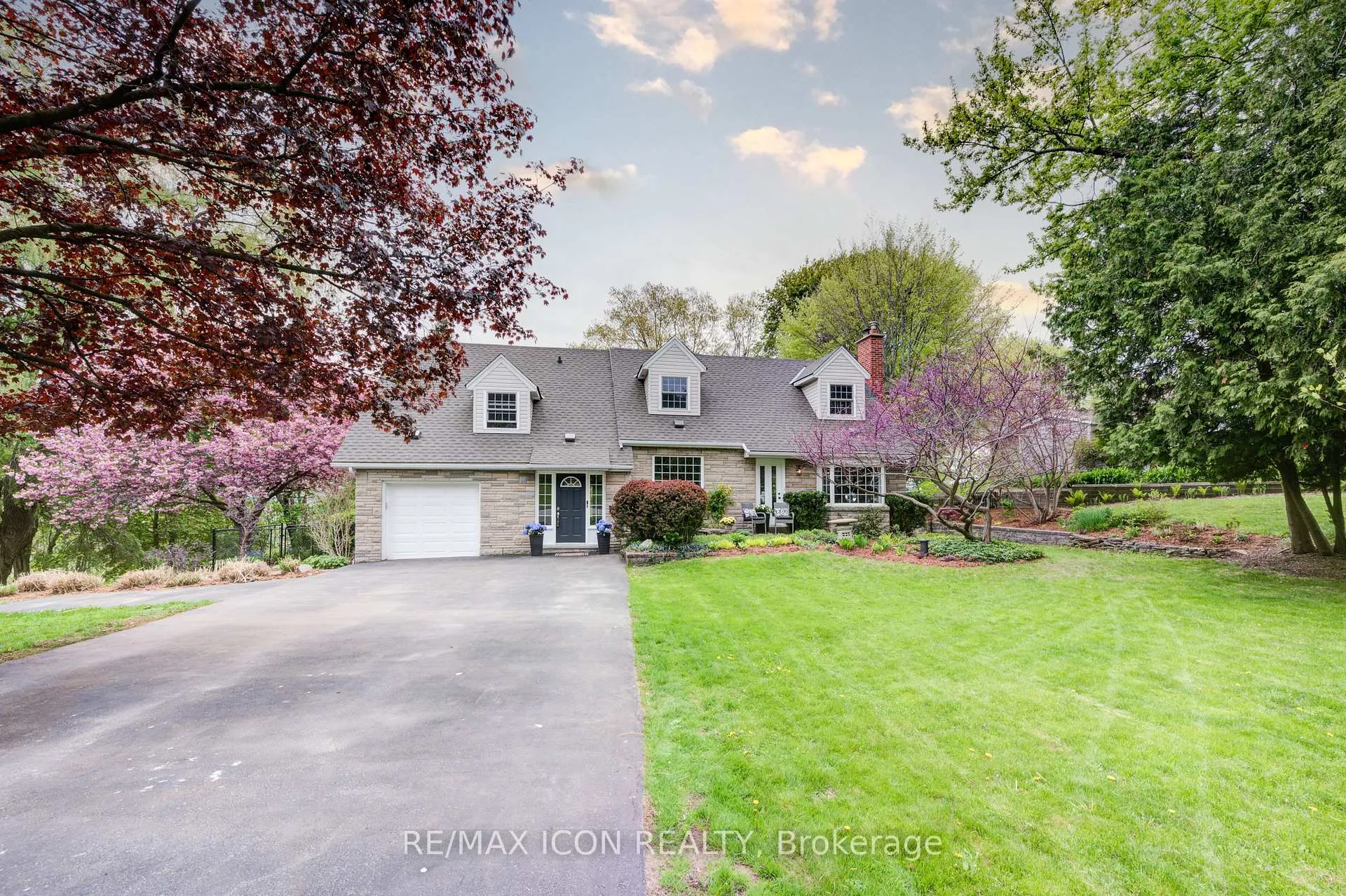 Photo 2 of 62 Maple Avenue, Hamilton, Greensville — HOMEH