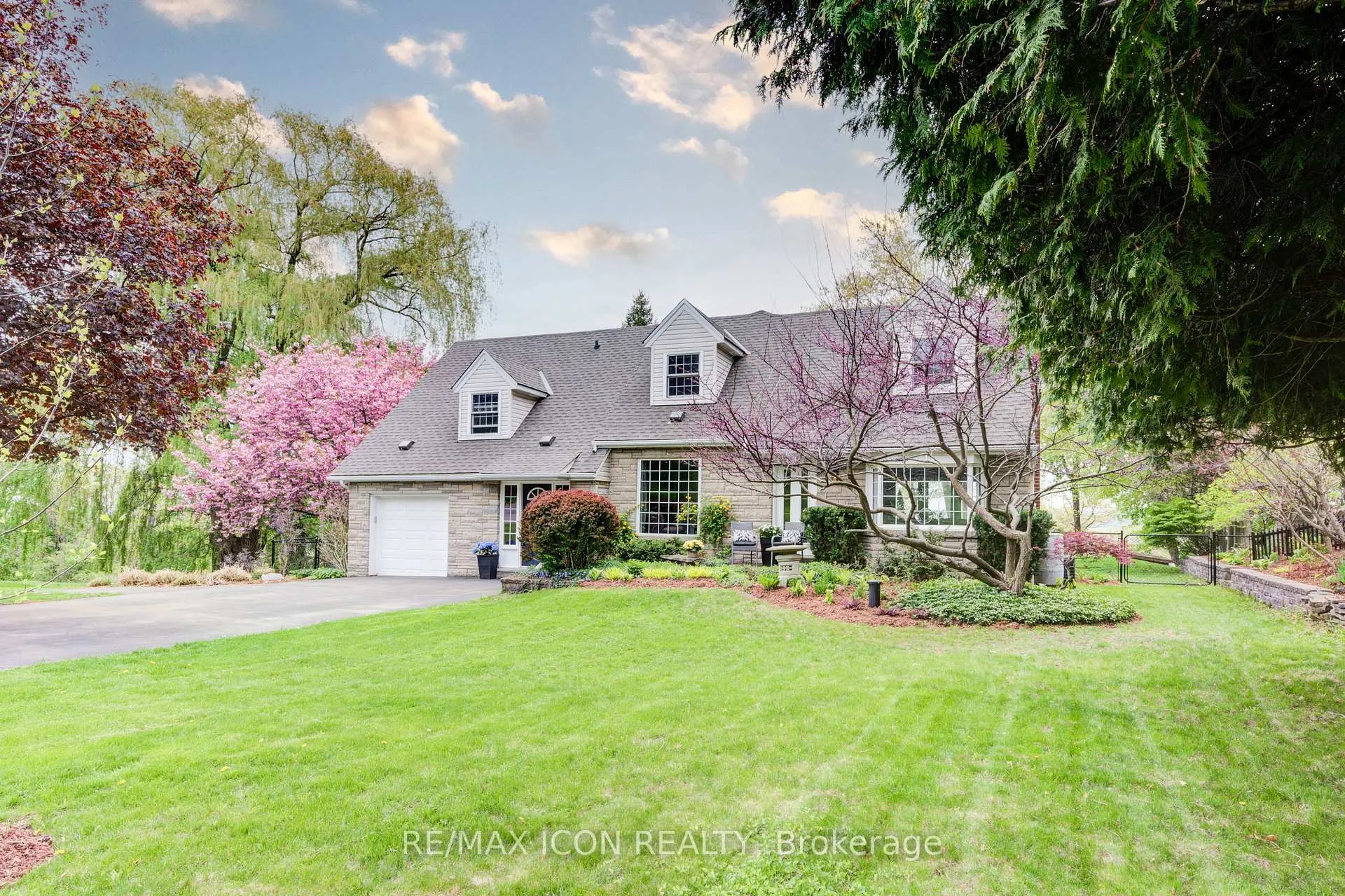 Photo 4 of 62 Maple Avenue, Hamilton, Greensville — HOMEH