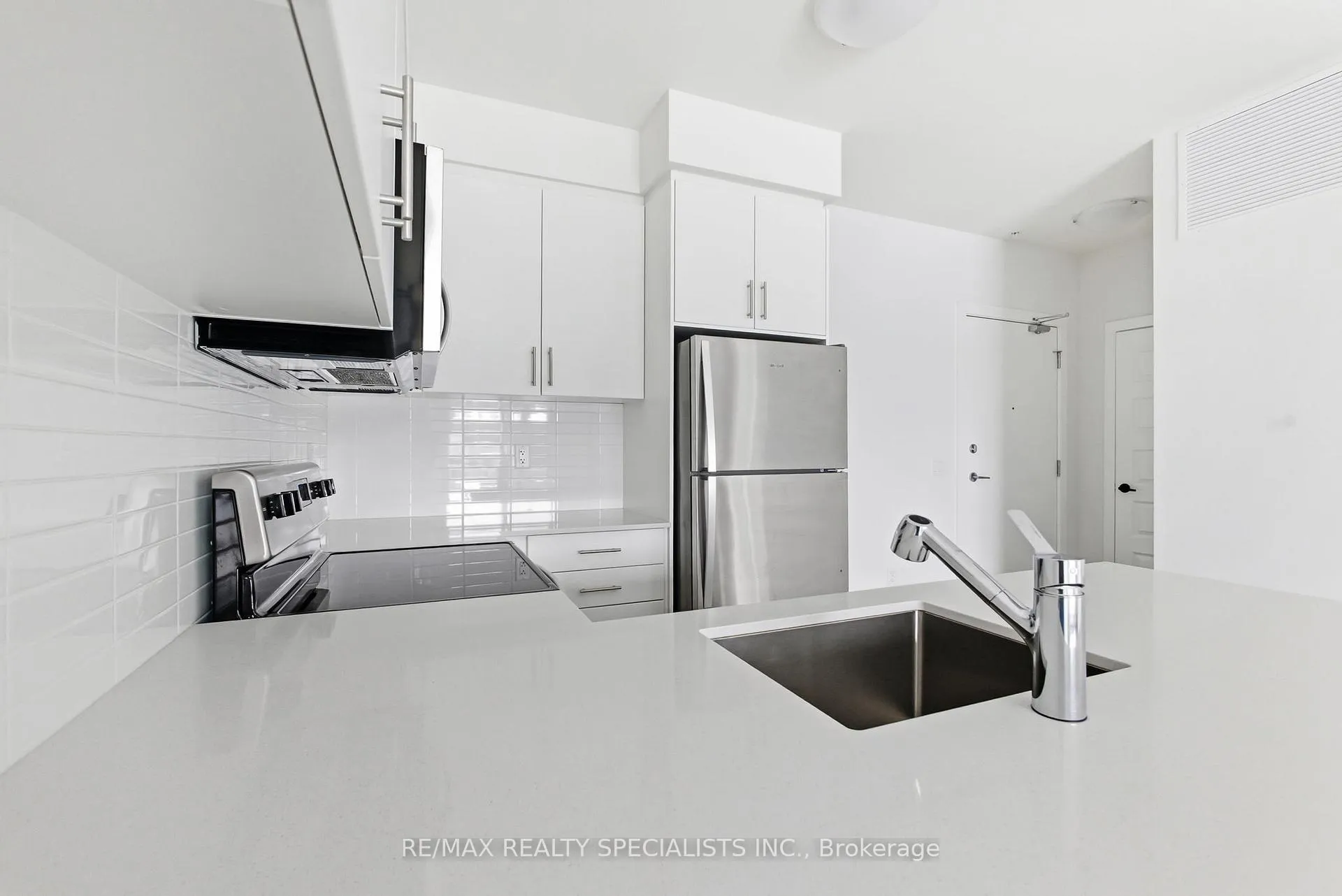 Photo 5 of Unit 516, 1100 Lackner Place, Kitchener — HOMEH