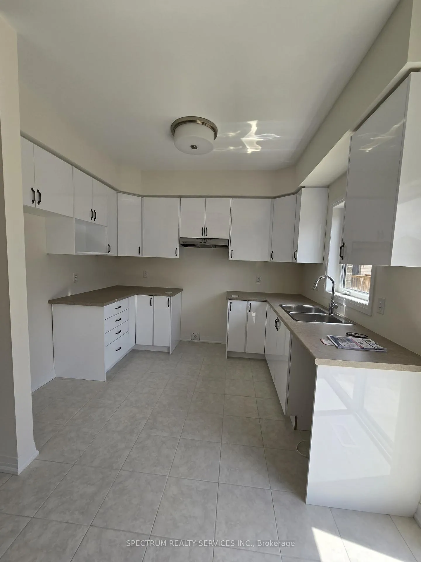 Photo 5 of 34 George Brier Drive E Street, Brant, Paris — HOMEH
