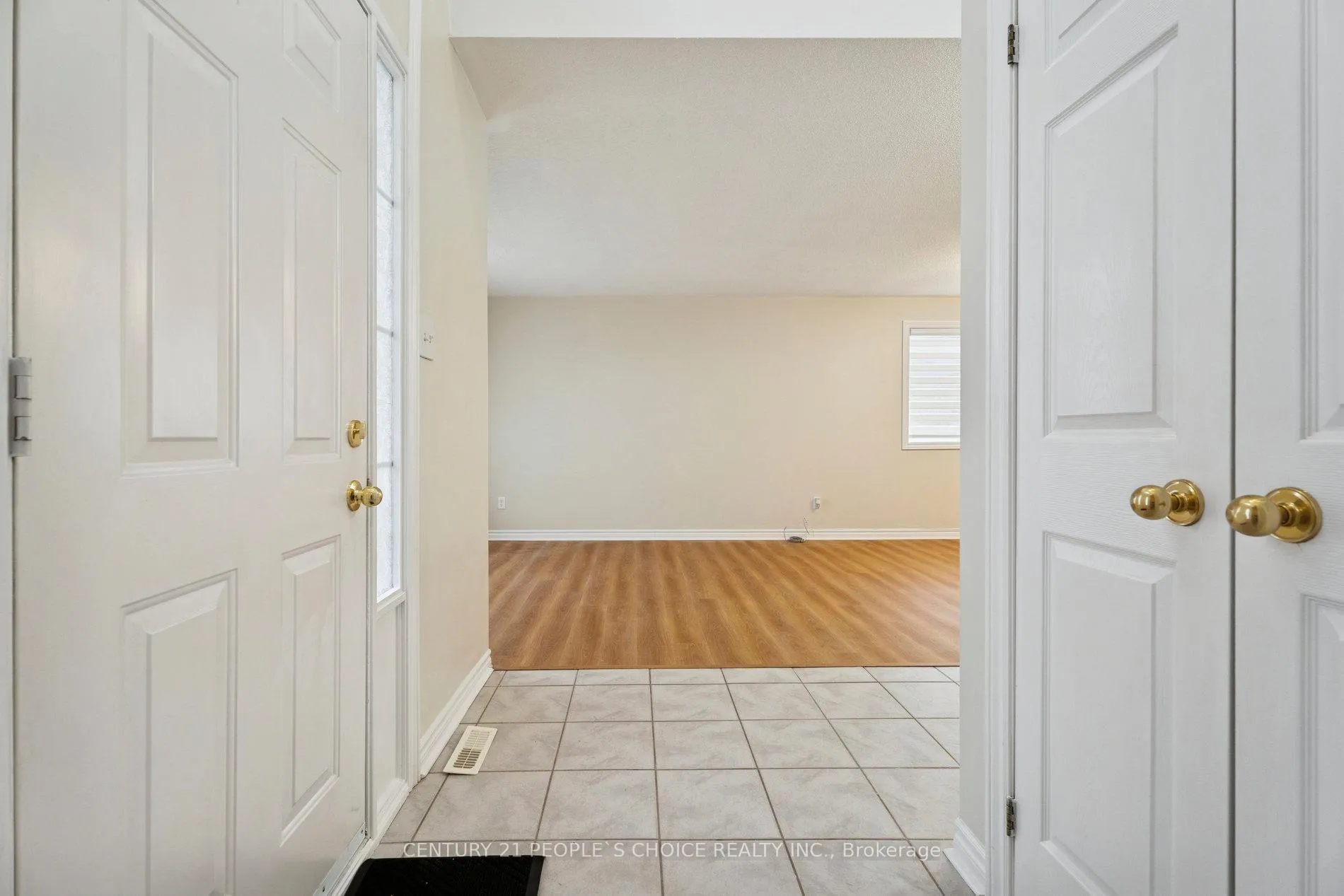 Photo 4 of 136 Marsellus Drive, Barrie, Holly — HOMEH