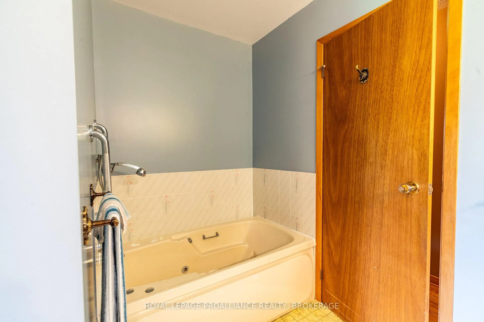 Photo 32 of 25 Hillcrest Road, Frontenac Islands, The Islands — HOMEH