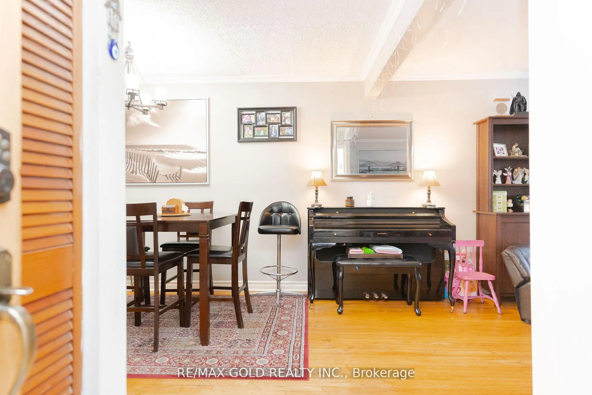 Photo 5 of 170 Earnscliffe Circle, Brampton, Southgate — HOMEH