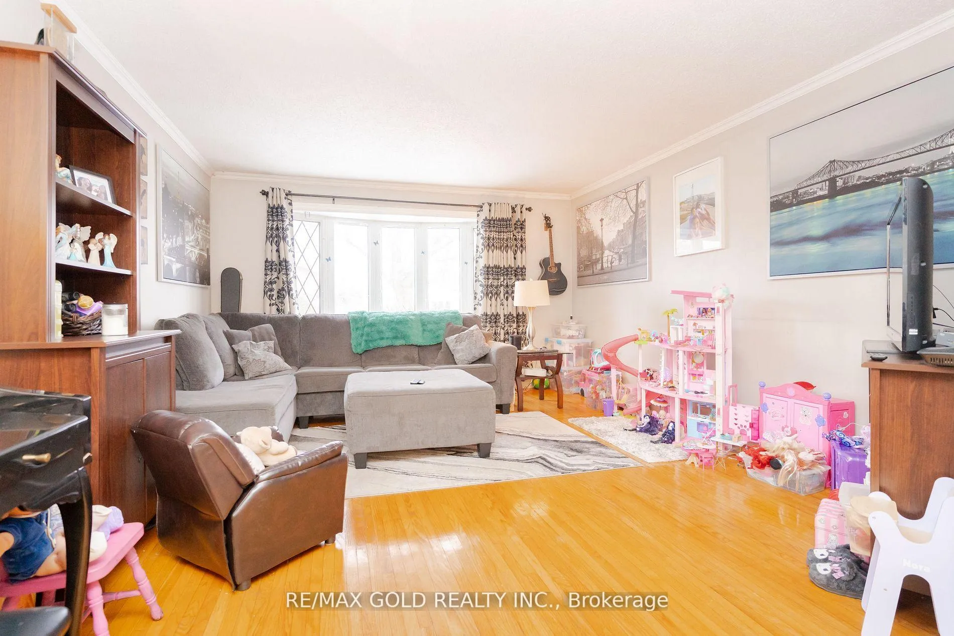 Photo 6 of 170 Earnscliffe Circle, Brampton, Southgate — HOMEH