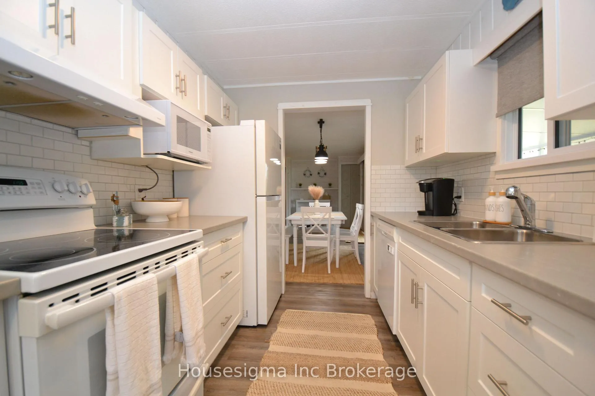 Photo 11 of 6 Pebble Beach Pkwy E, South Huron, Stephen — HOMEH