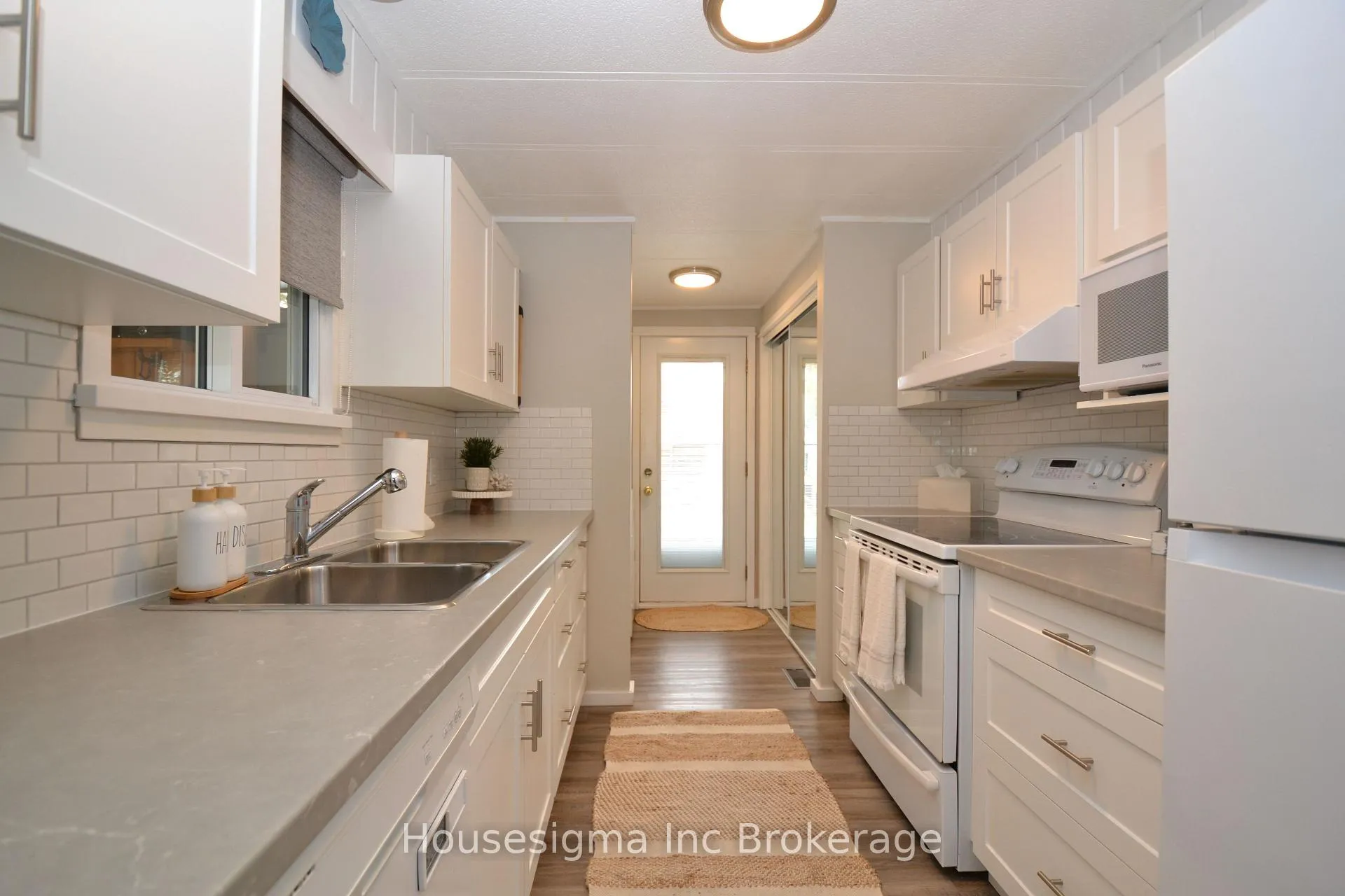 Photo 12 of 6 Pebble Beach Pkwy E, South Huron, Stephen — HOMEH