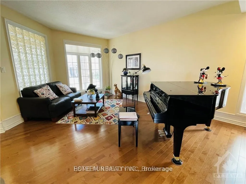 Photo 4 of 357 Laughlin Circle, Ottawa, Kanata - Kanata Lakes/Heritage Hills — HOMEH