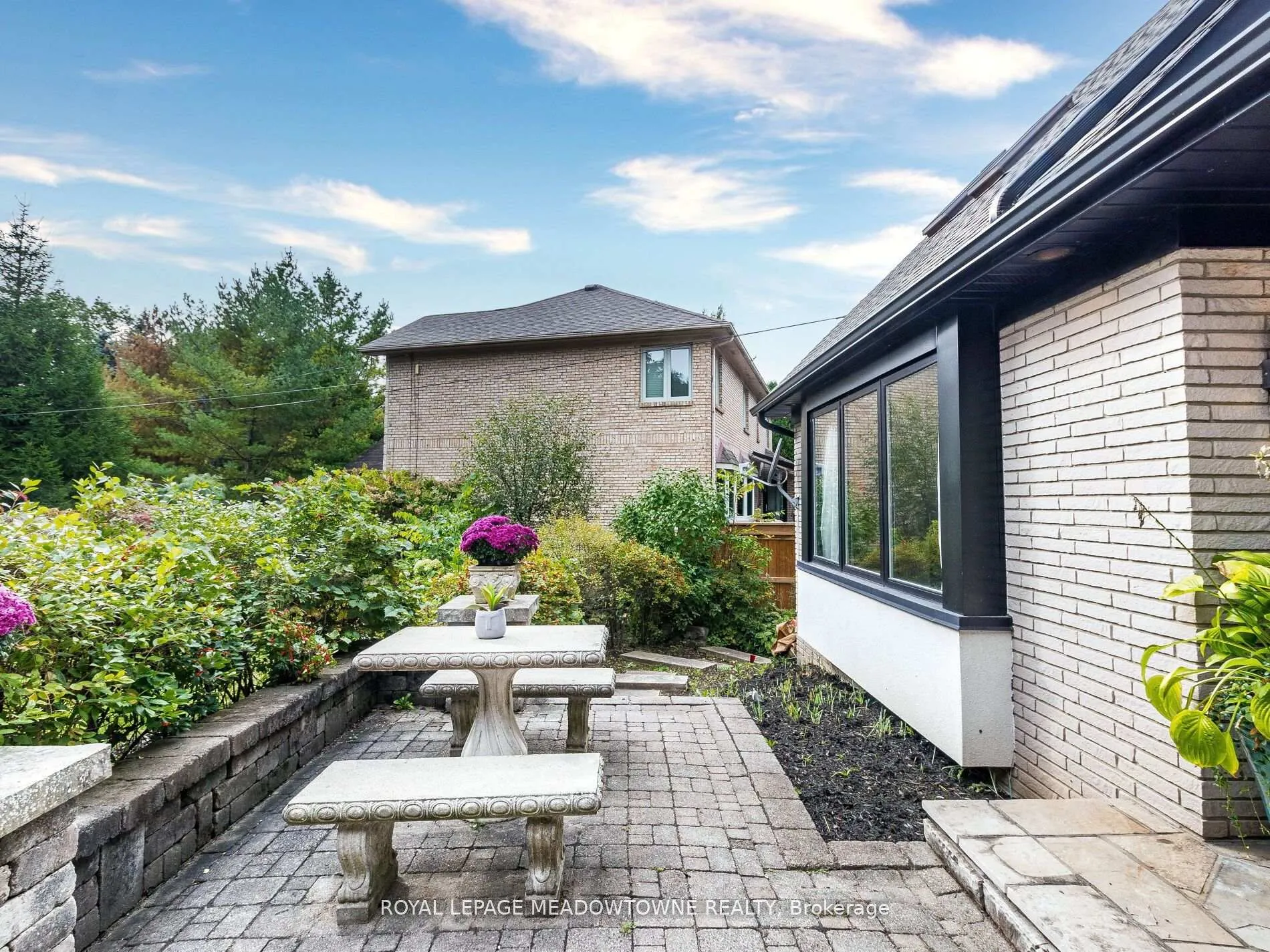Photo 3 of 355 Golf Links Road, Hamilton, Ancaster — HOMEH