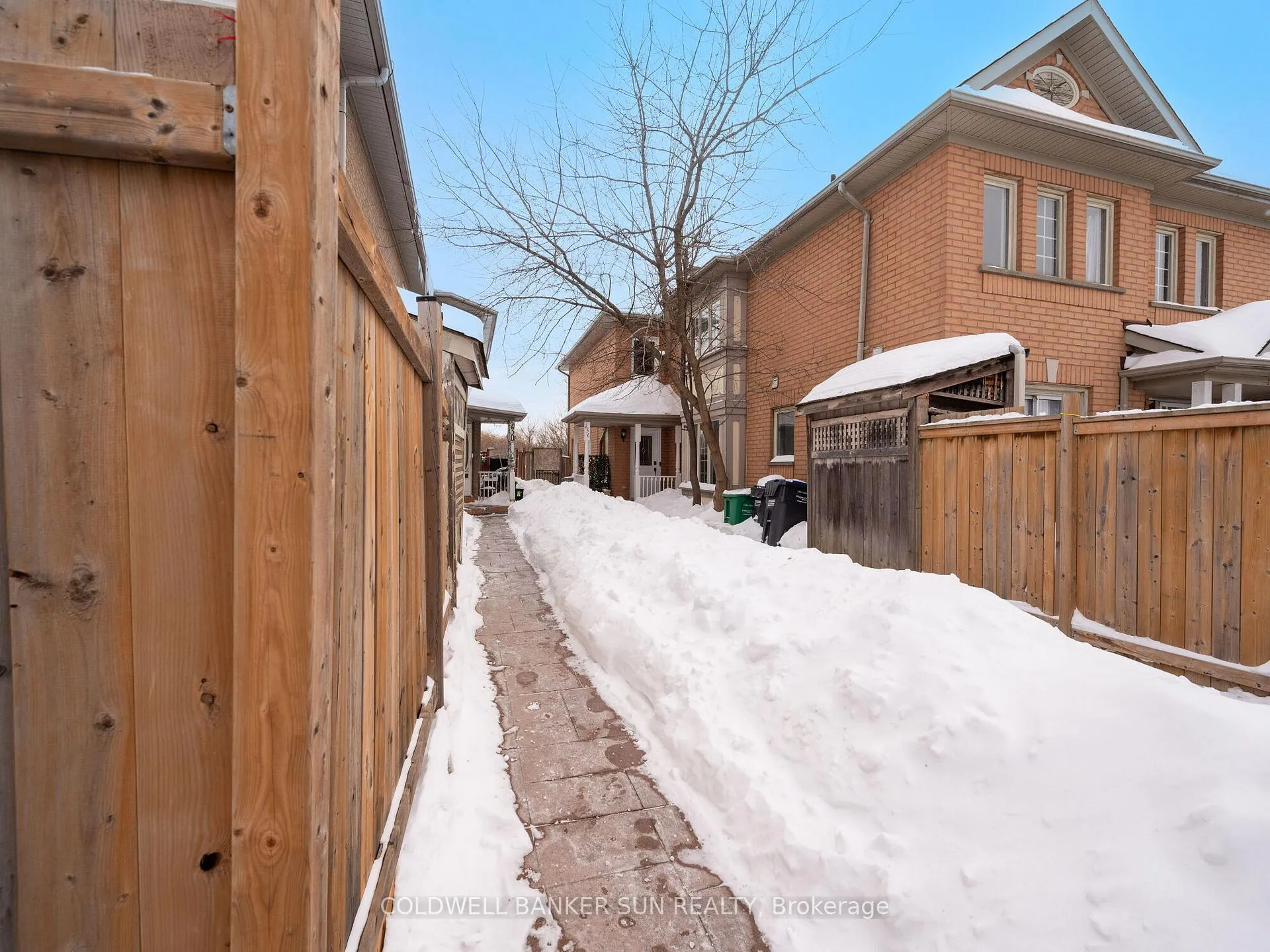 Photo 4 of 230 Pressed Brick Drive, Brampton, Brampton North — HOMEH