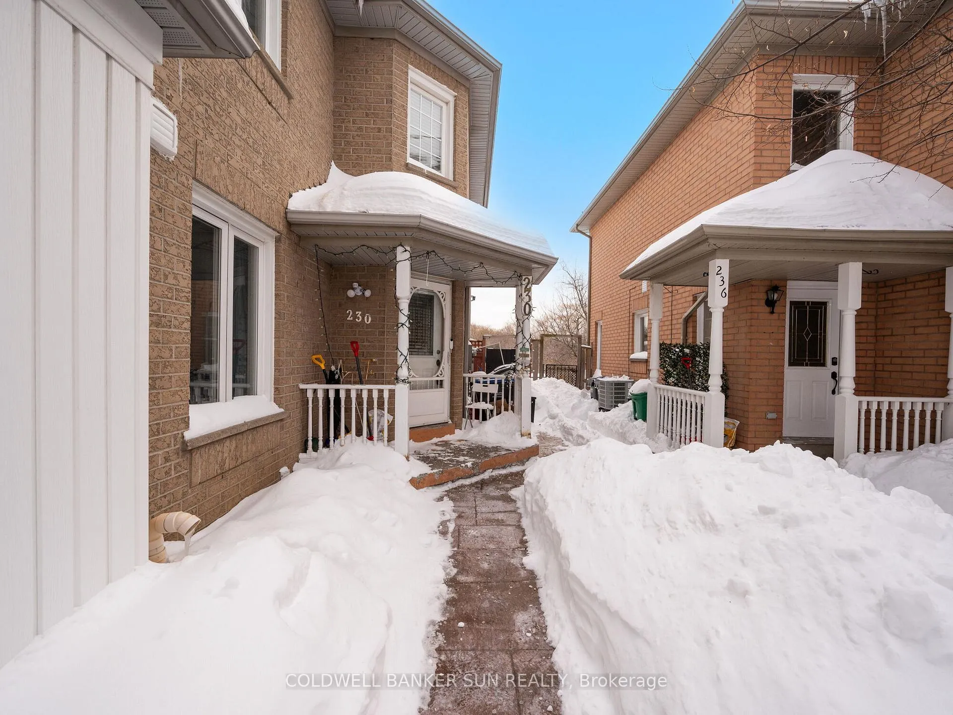 Photo 5 of 230 Pressed Brick Drive, Brampton, Brampton North — HOMEH