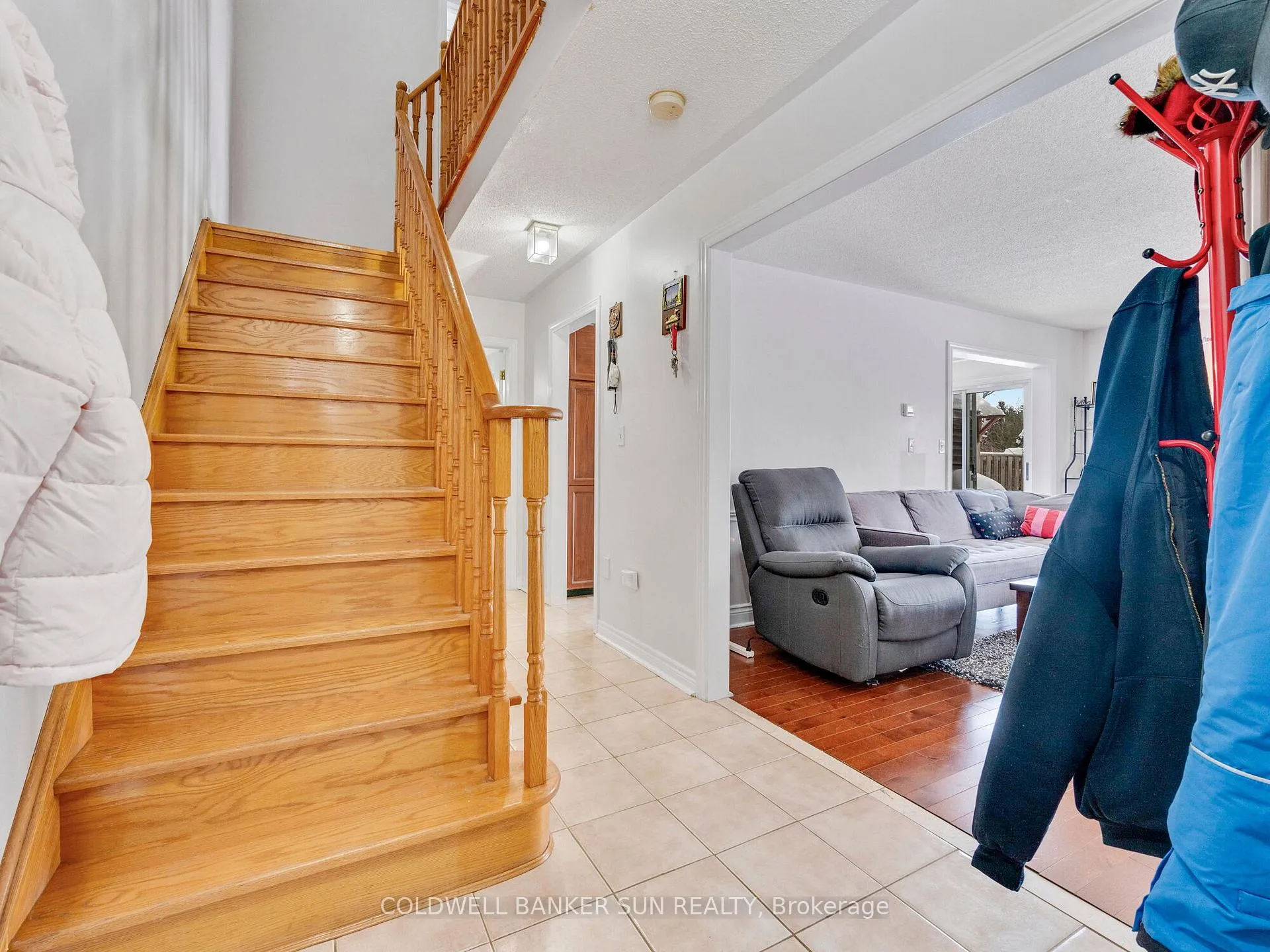 Photo 7 of 230 Pressed Brick Drive, Brampton, Brampton North — HOMEH