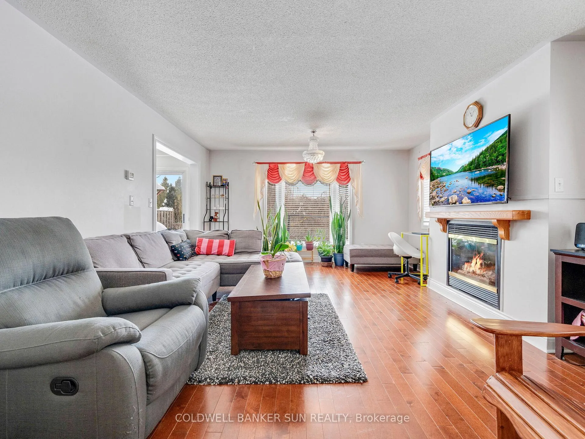 Photo 8 of 230 Pressed Brick Drive, Brampton, Brampton North — HOMEH