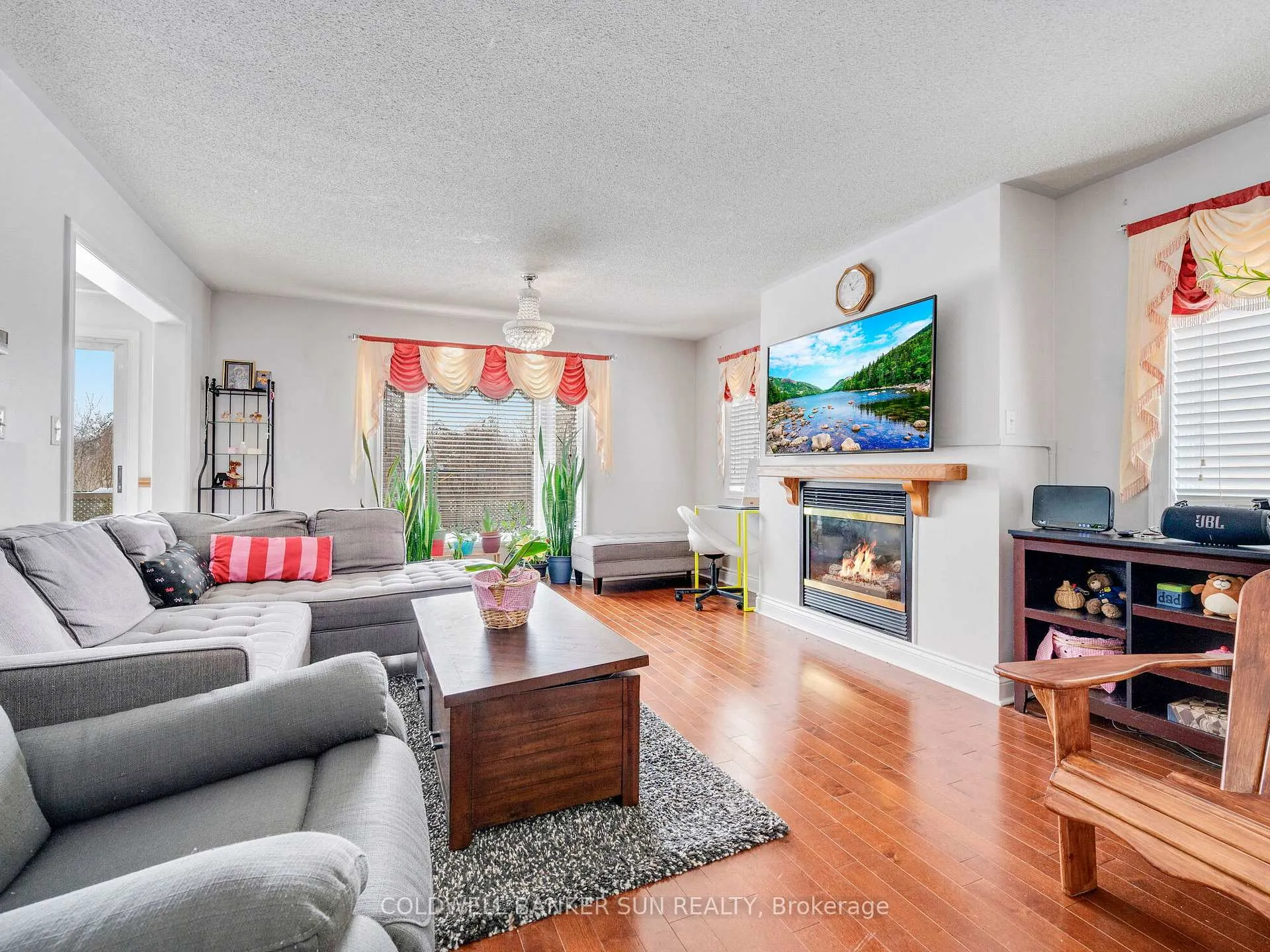 Photo 9 of 230 Pressed Brick Drive, Brampton, Brampton North — HOMEH