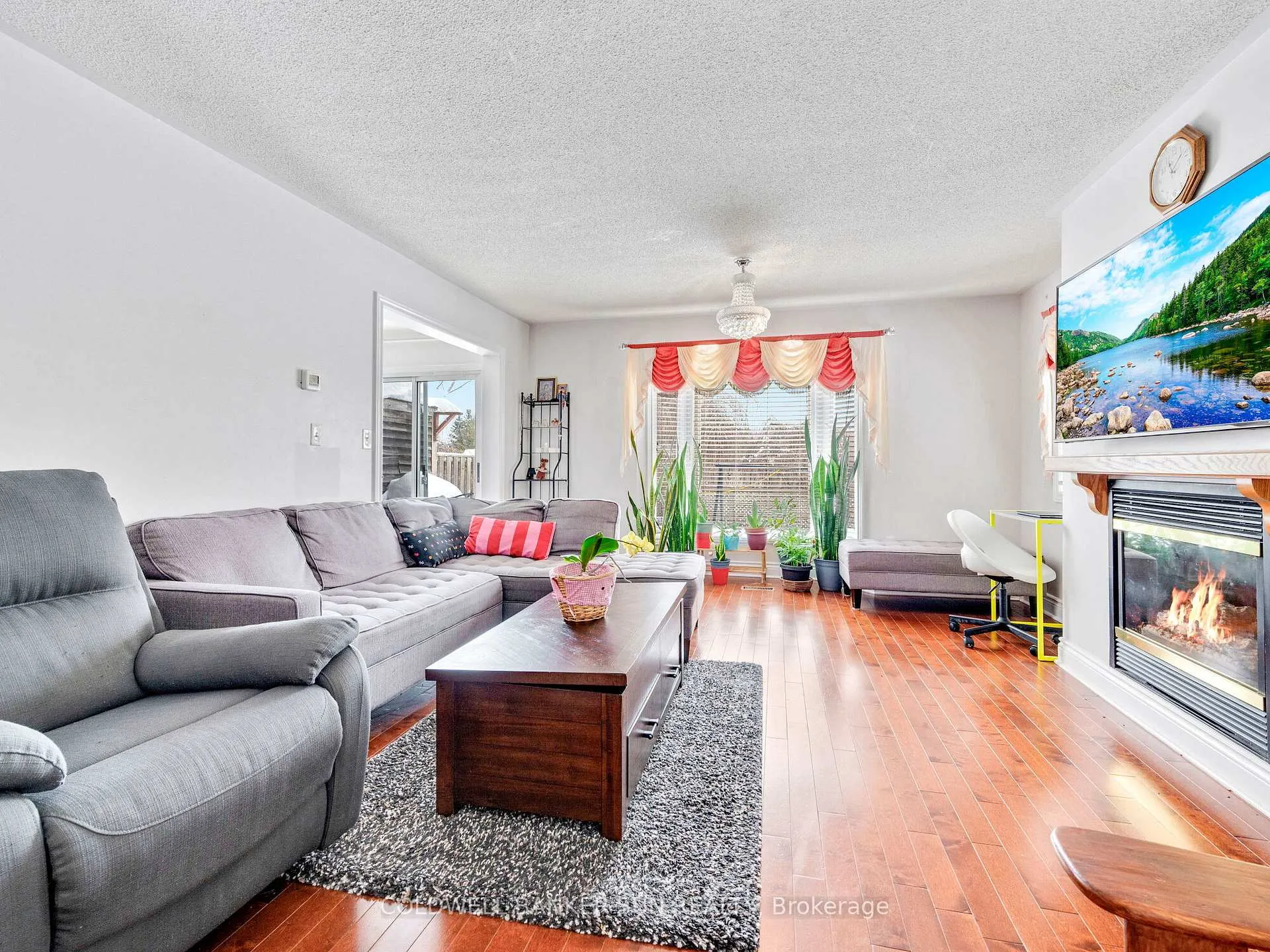 Photo 10 of 230 Pressed Brick Drive, Brampton, Brampton North — HOMEH