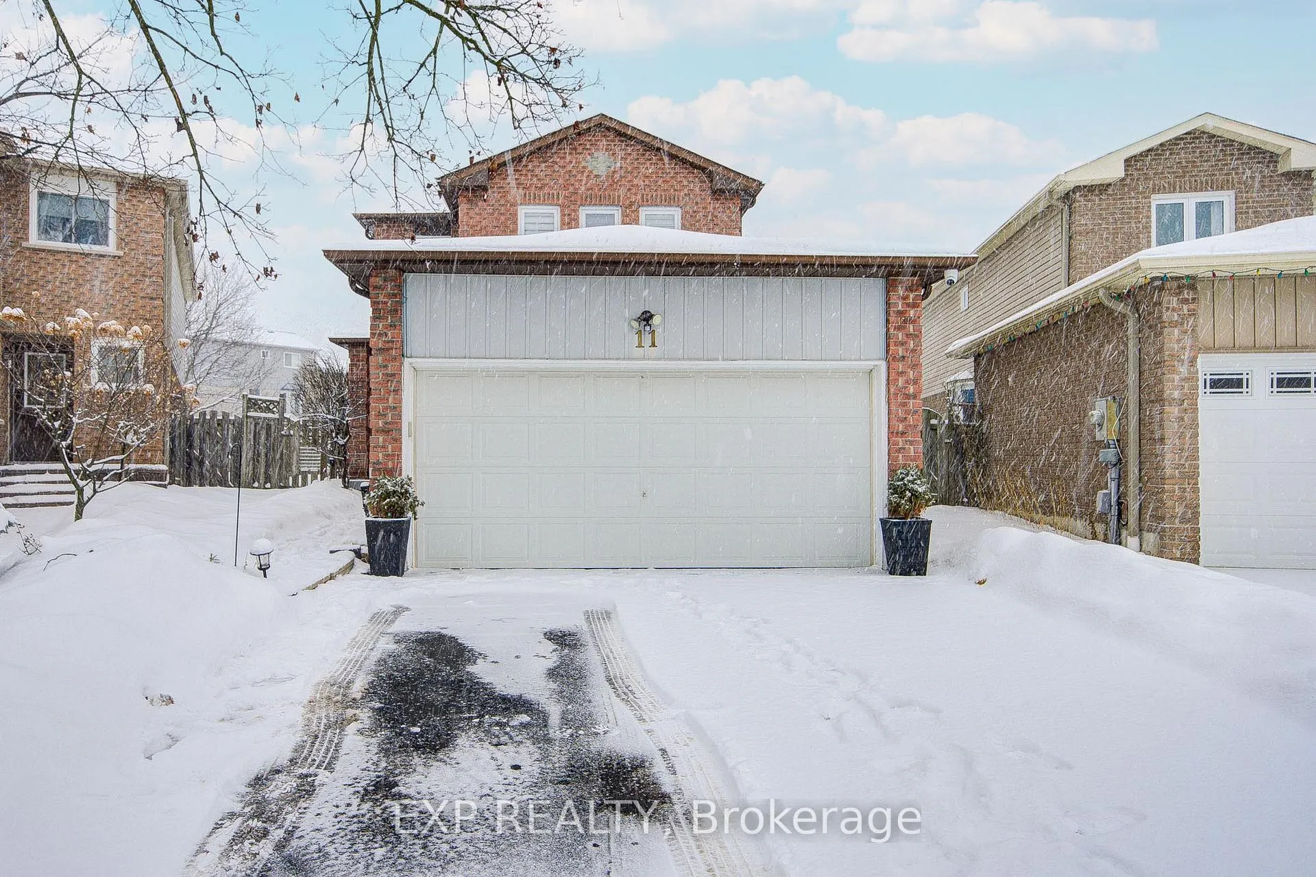 Photo 2 of 11 Eberlee Court, Whitby, Blue Grass Meadows — HOMEH