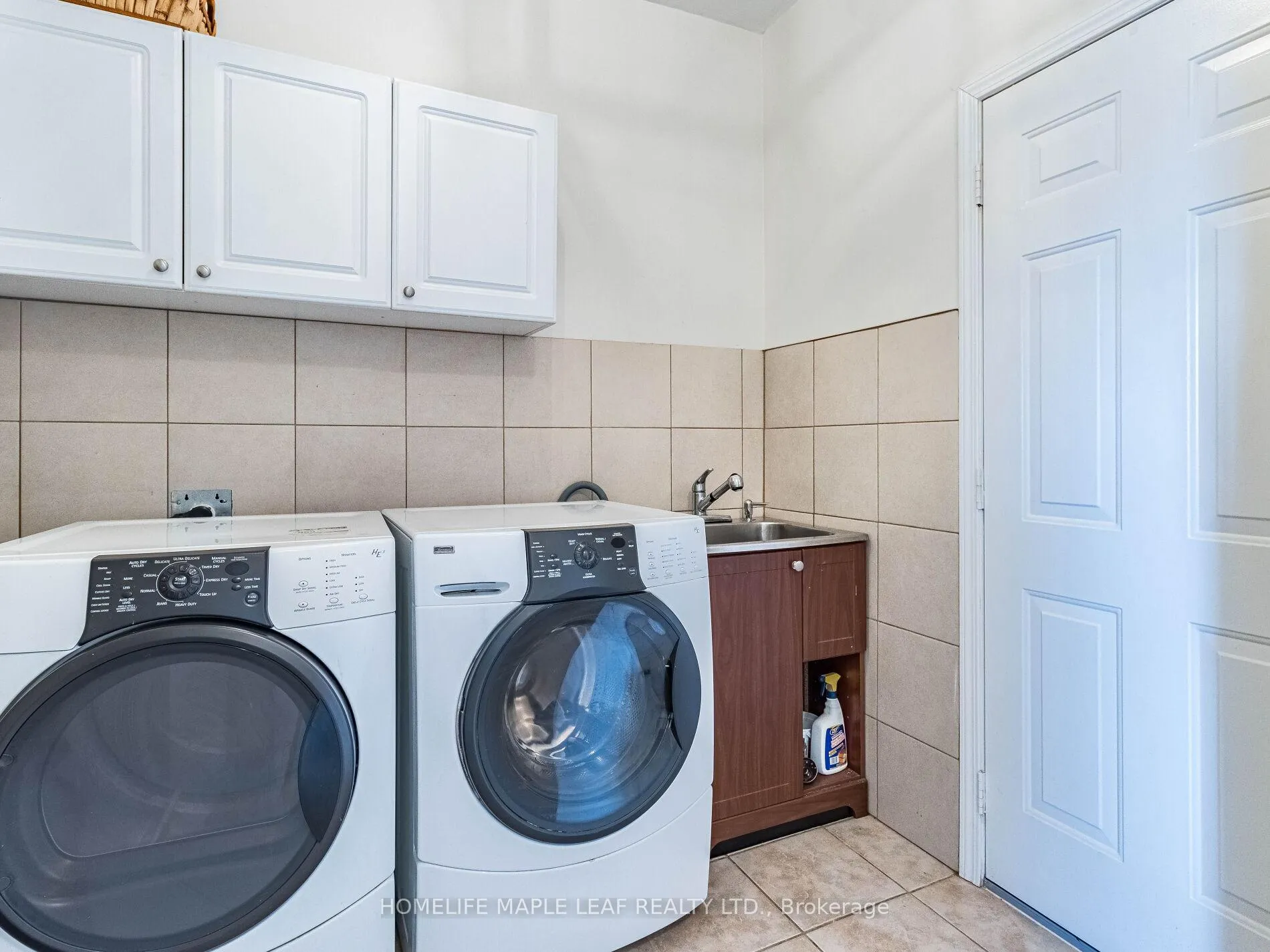 Photo 17 of 189 Treeline Boulevard, Brampton, Vales of Castlemore — HOMEH