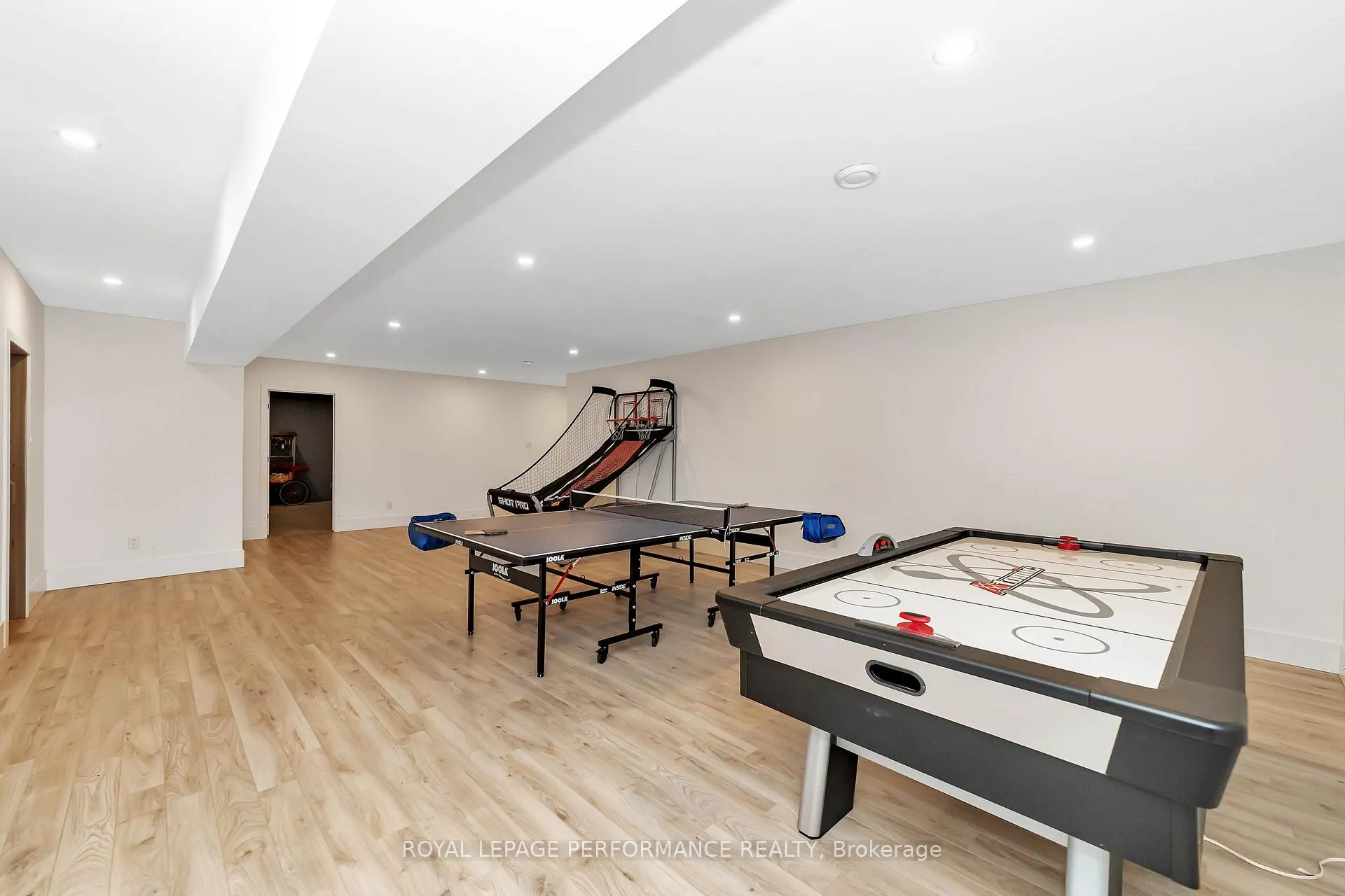Photo 21 of 941 Winnington Avenue, Ottawa, Whitehaven — HOMEH
