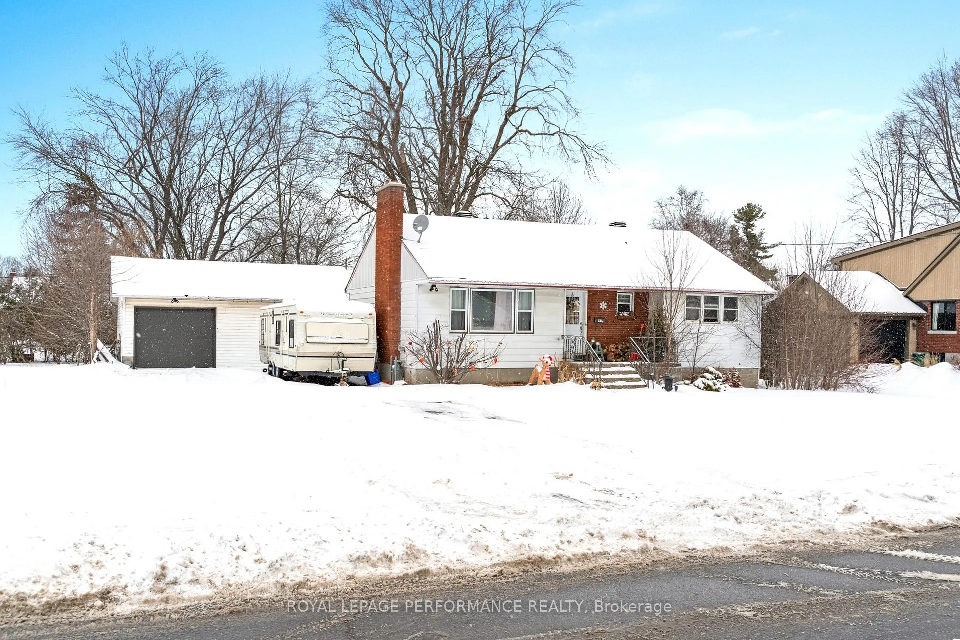 Photo 3 of 191 Norice Street, Ottawa, Meadowlands/Crestview — HOMEH