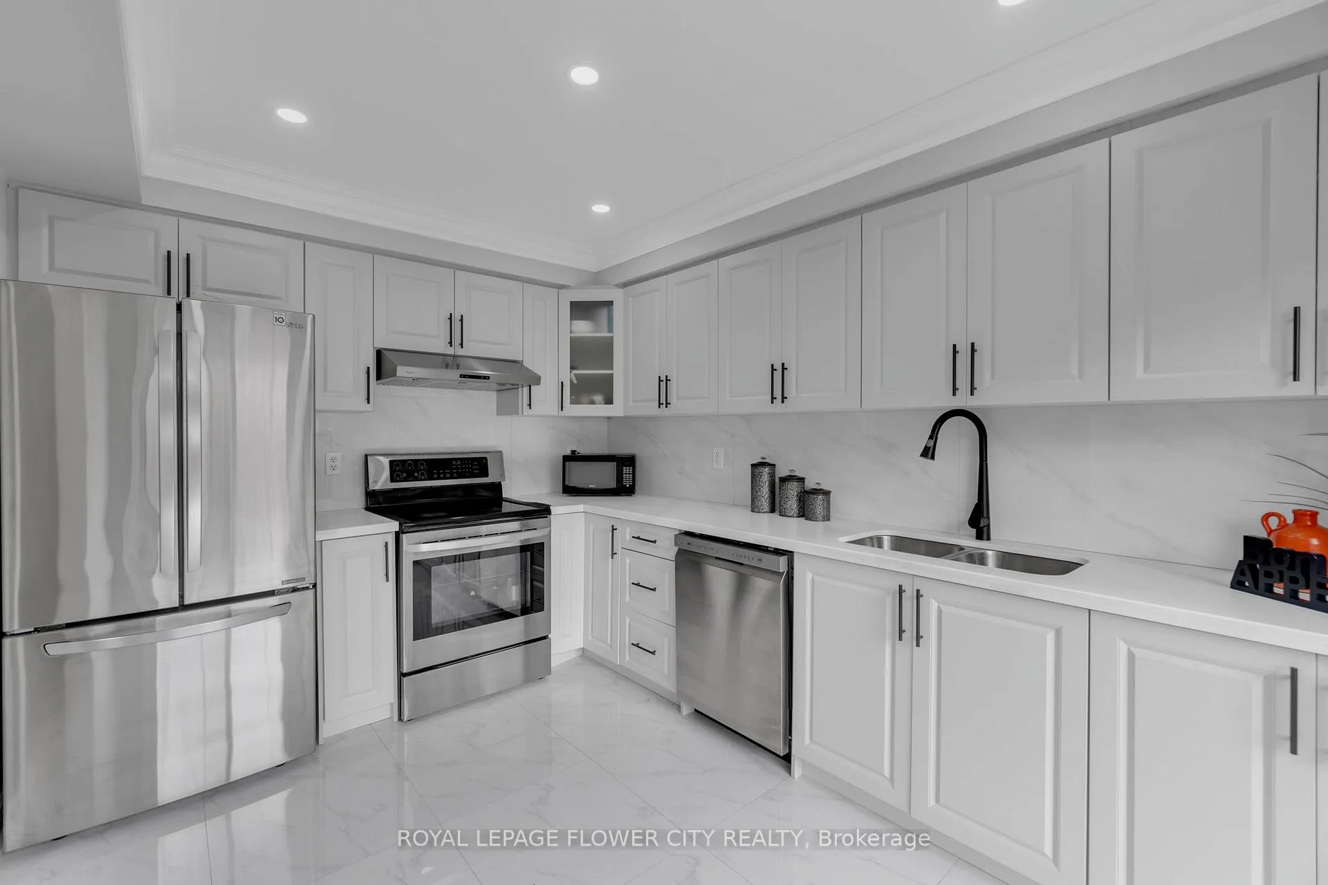 Photo 15 of 51 Sweetwood Circle, Brampton, Fletcher's Meadow — HOMEH