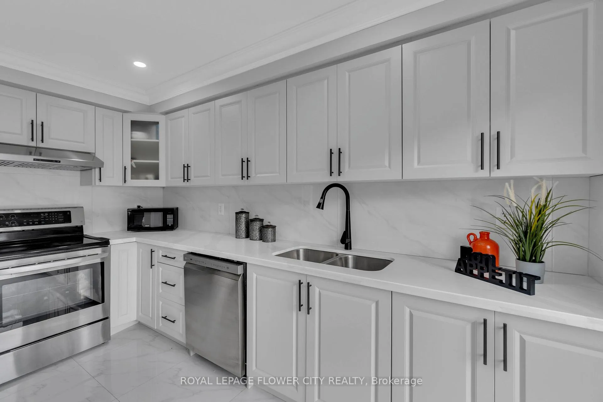 Photo 18 of 51 Sweetwood Circle, Brampton, Fletcher's Meadow — HOMEH
