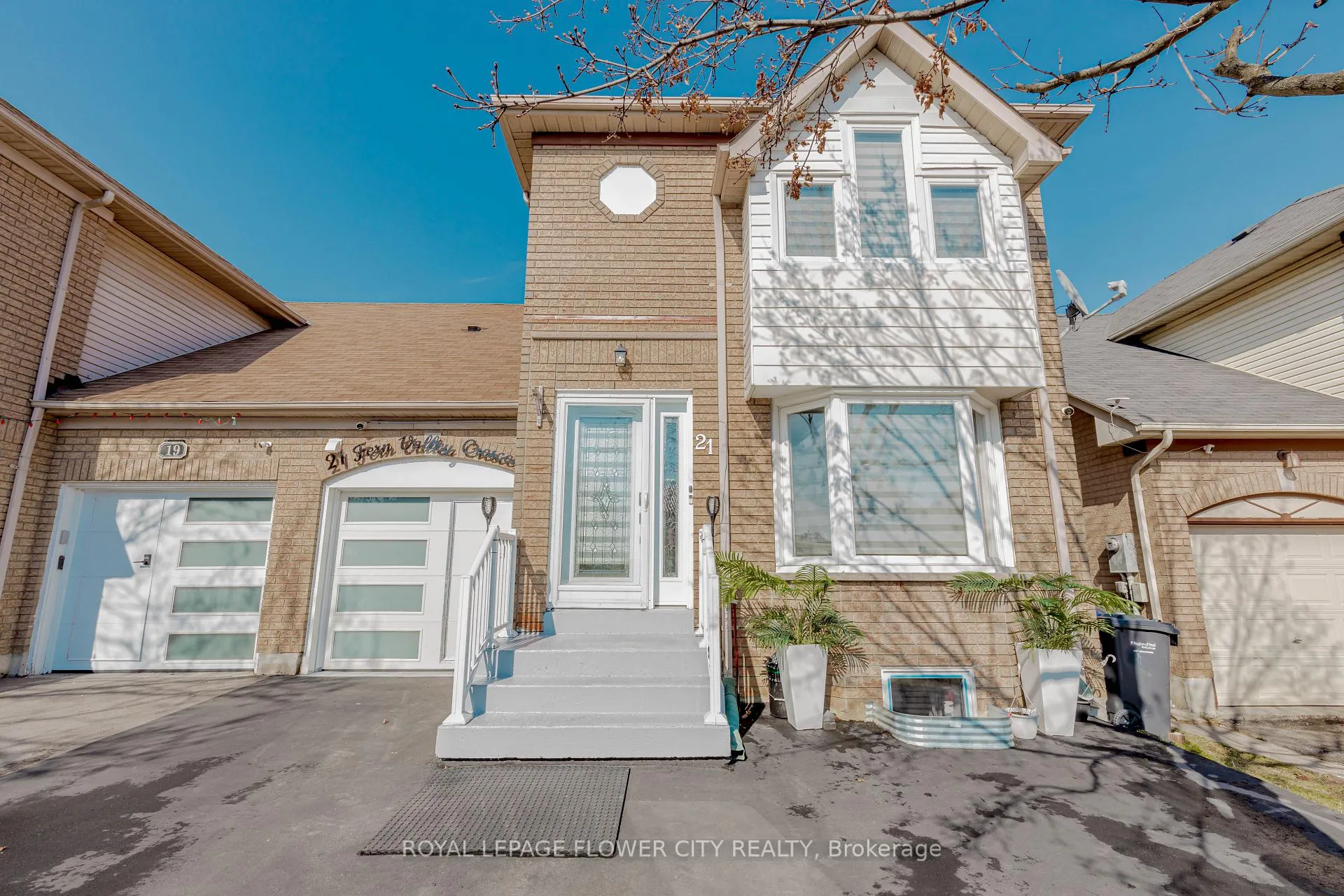 Photo 2 of 21 Fern Valley Crescent, Brampton, Sandringham-Wellington — HOMEH