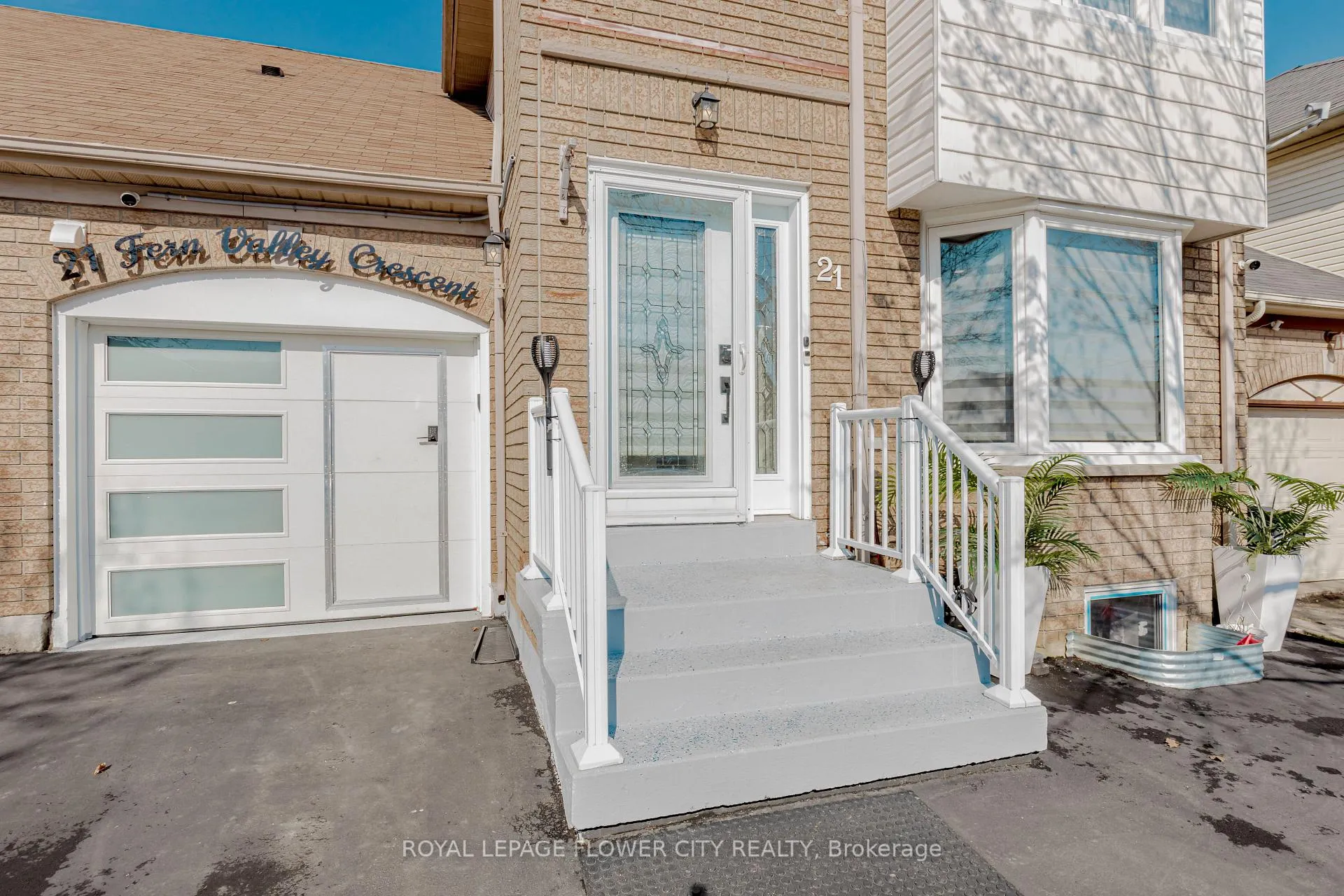 Photo 3 of 21 Fern Valley Crescent, Brampton, Sandringham-Wellington — HOMEH
