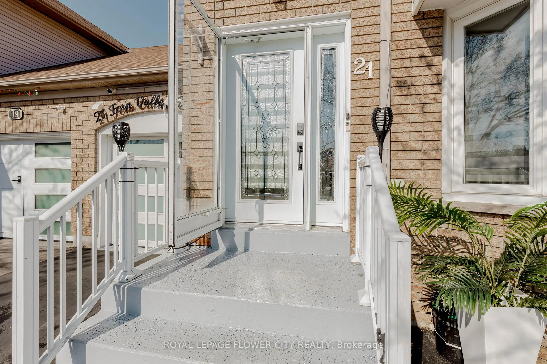Photo 4 of 21 Fern Valley Crescent, Brampton, Sandringham-Wellington — HOMEH
