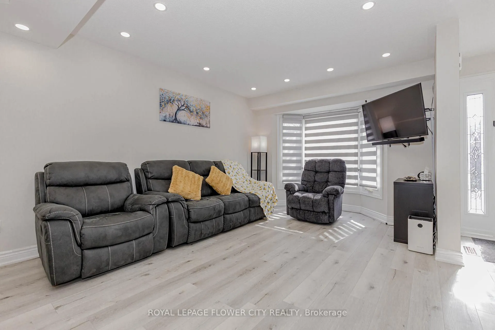 Photo 8 of 21 Fern Valley Crescent, Brampton, Sandringham-Wellington — HOMEH