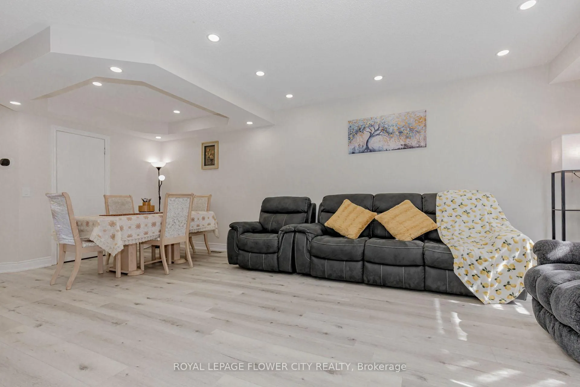 Photo 10 of 21 Fern Valley Crescent, Brampton, Sandringham-Wellington — HOMEH