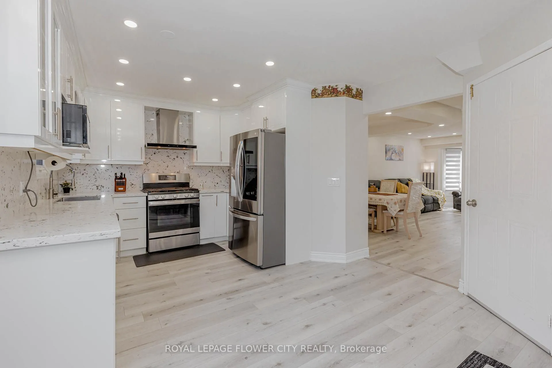 Photo 13 of 21 Fern Valley Crescent, Brampton, Sandringham-Wellington — HOMEH