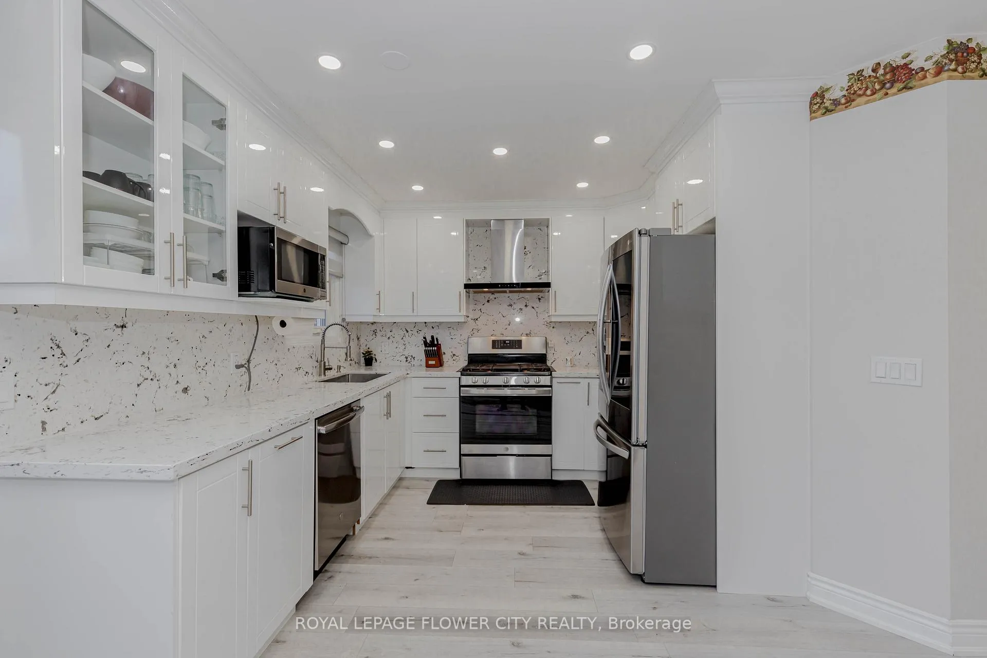 Photo 14 of 21 Fern Valley Crescent, Brampton, Sandringham-Wellington — HOMEH