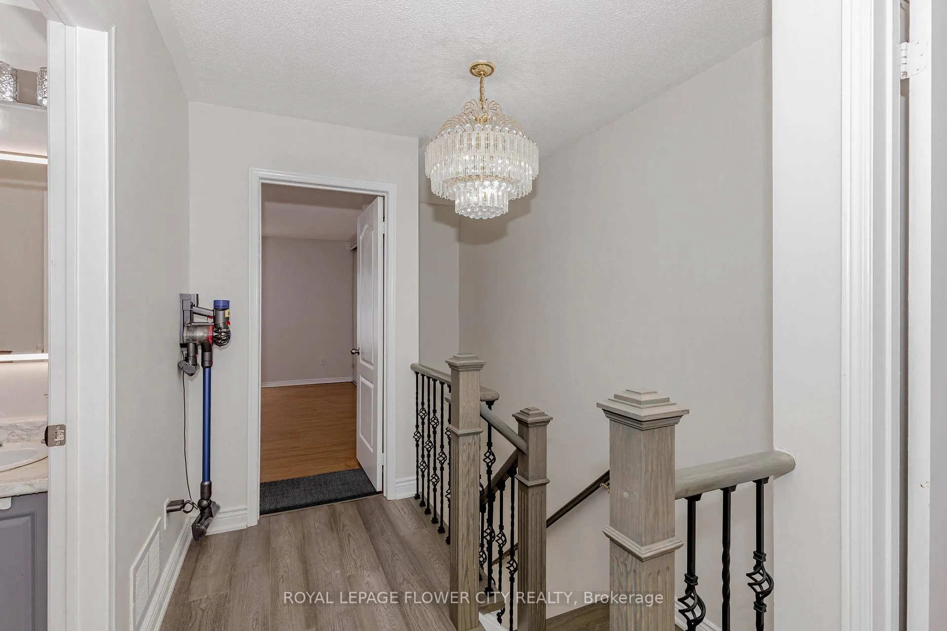 Photo 24 of 21 Fern Valley Crescent, Brampton, Sandringham-Wellington — HOMEH