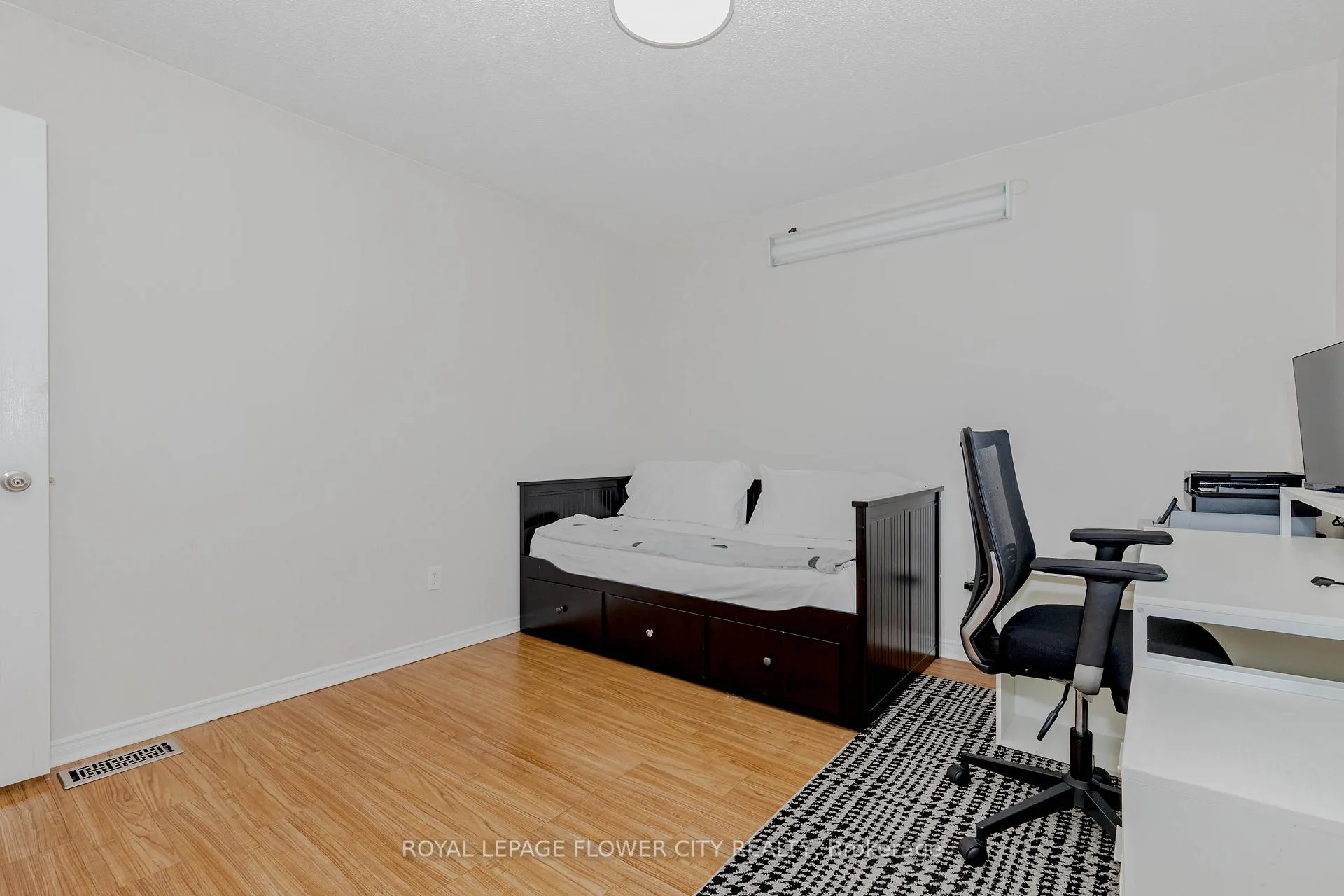 Photo 32 of 21 Fern Valley Crescent, Brampton, Sandringham-Wellington — HOMEH