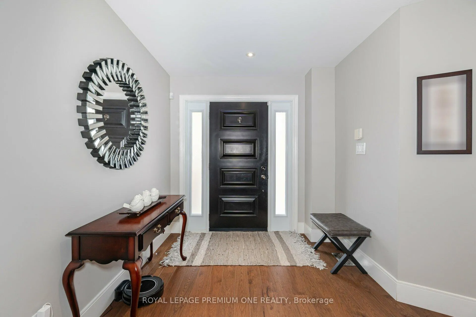 Photo 2 of 27 Giotto Crescent, Vaughan, Maple — HOMEH