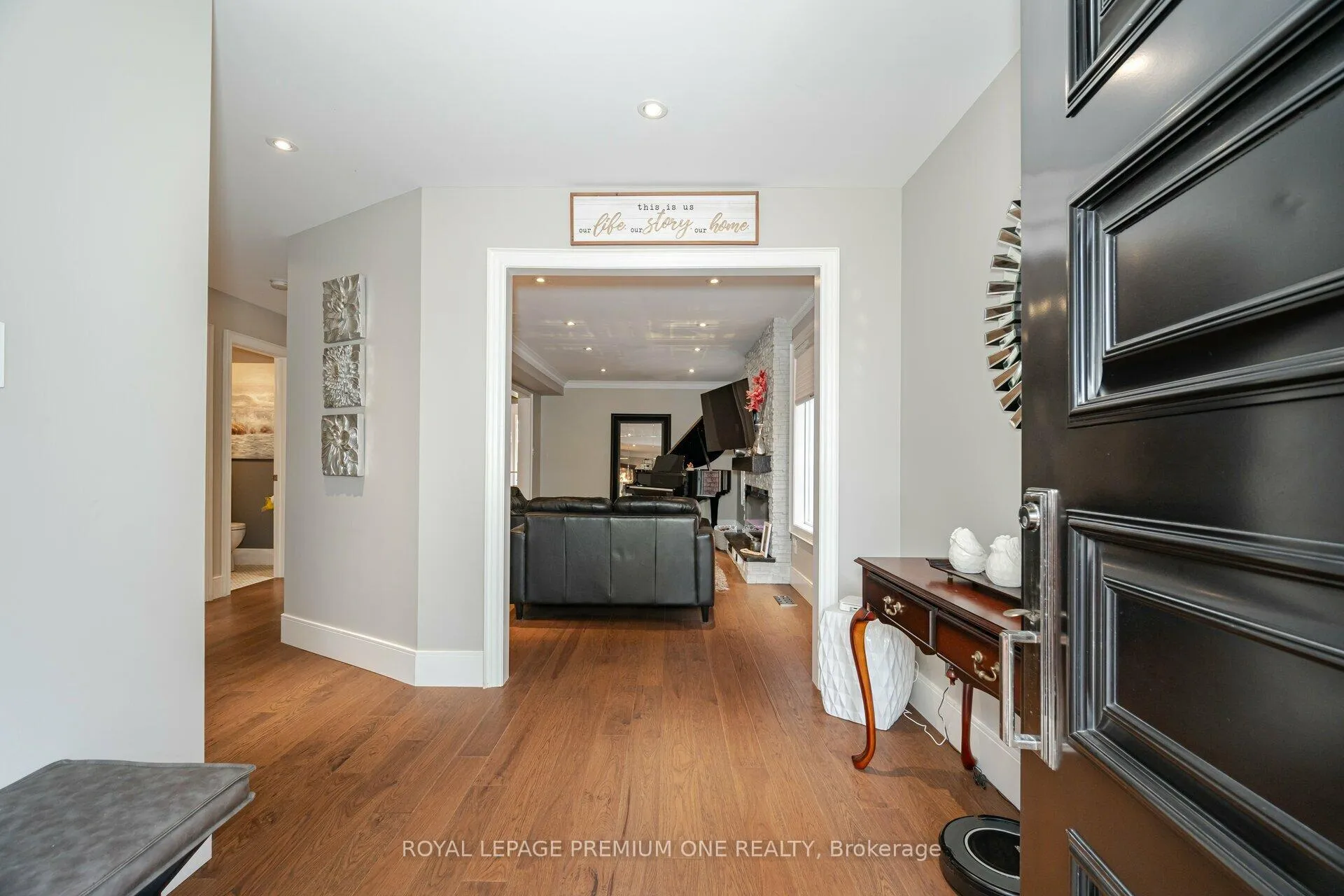 Photo 3 of 27 Giotto Crescent, Vaughan, Maple — HOMEH