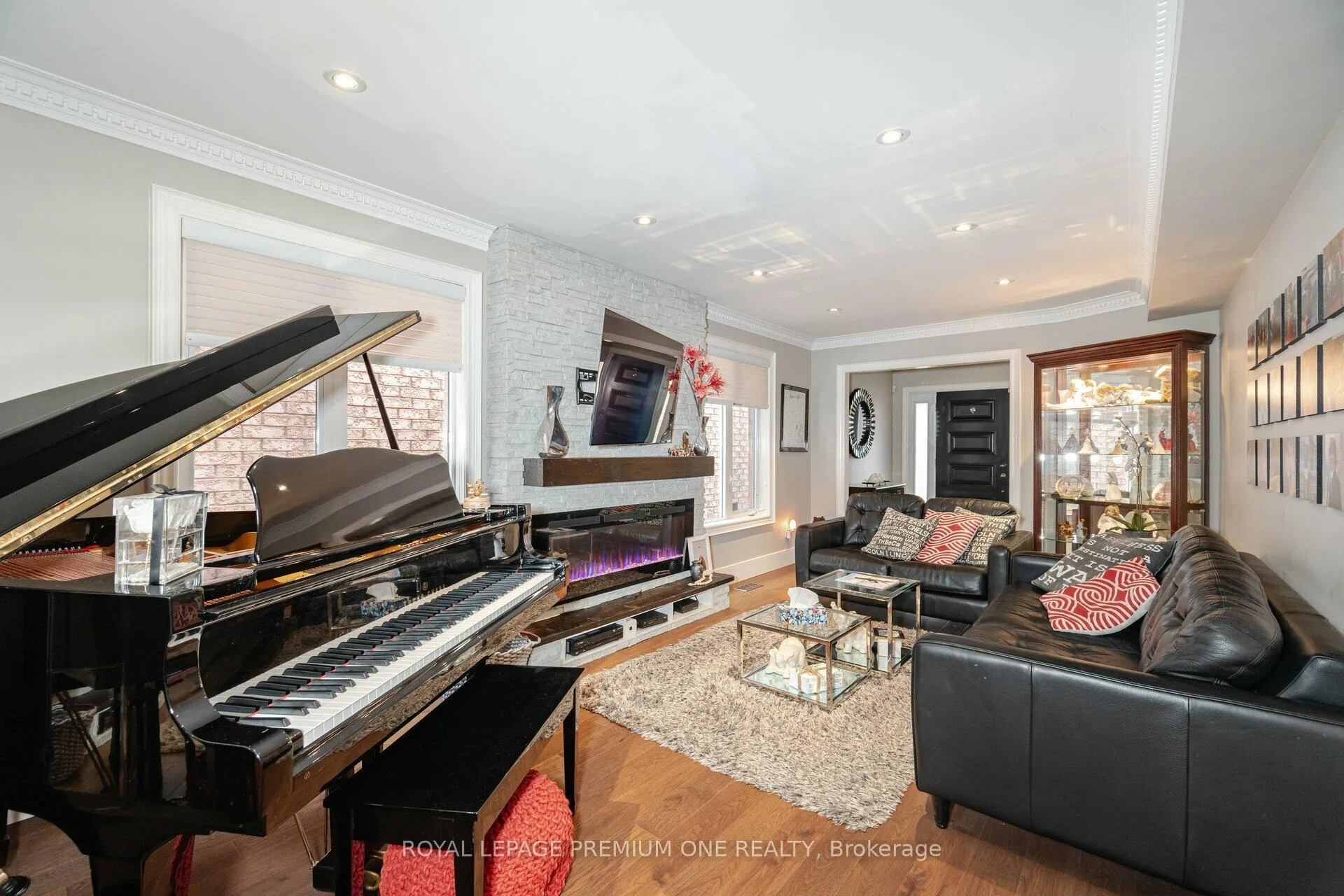 Photo 4 of 27 Giotto Crescent, Vaughan, Maple — HOMEH