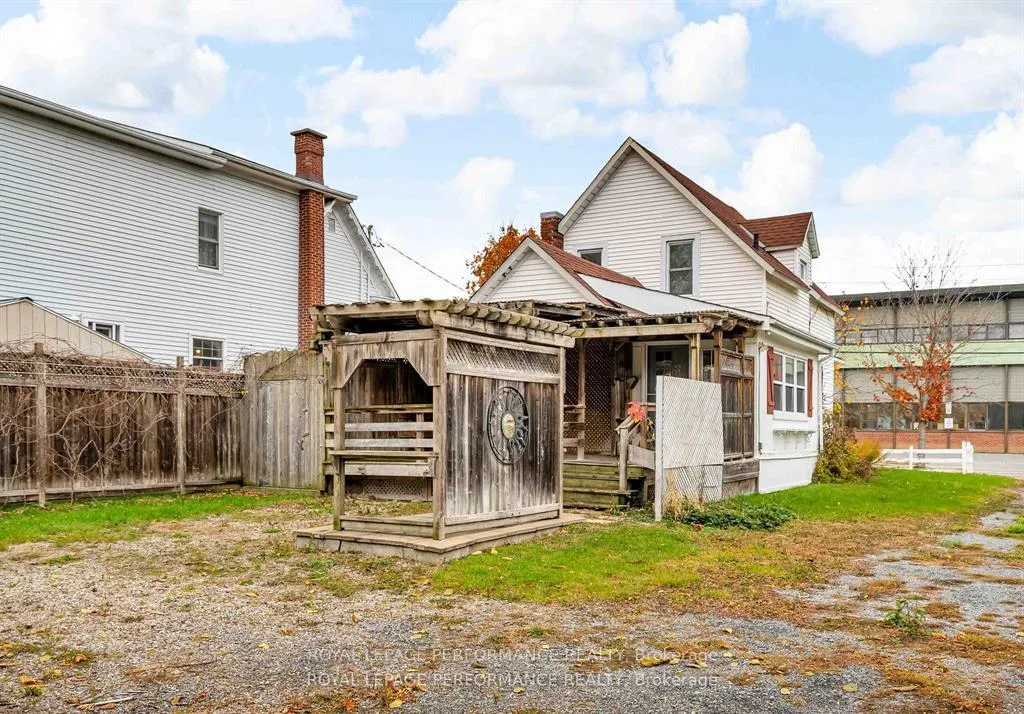 Photo 41 of 115 Fifth Street E, Cornwall — HOMEH