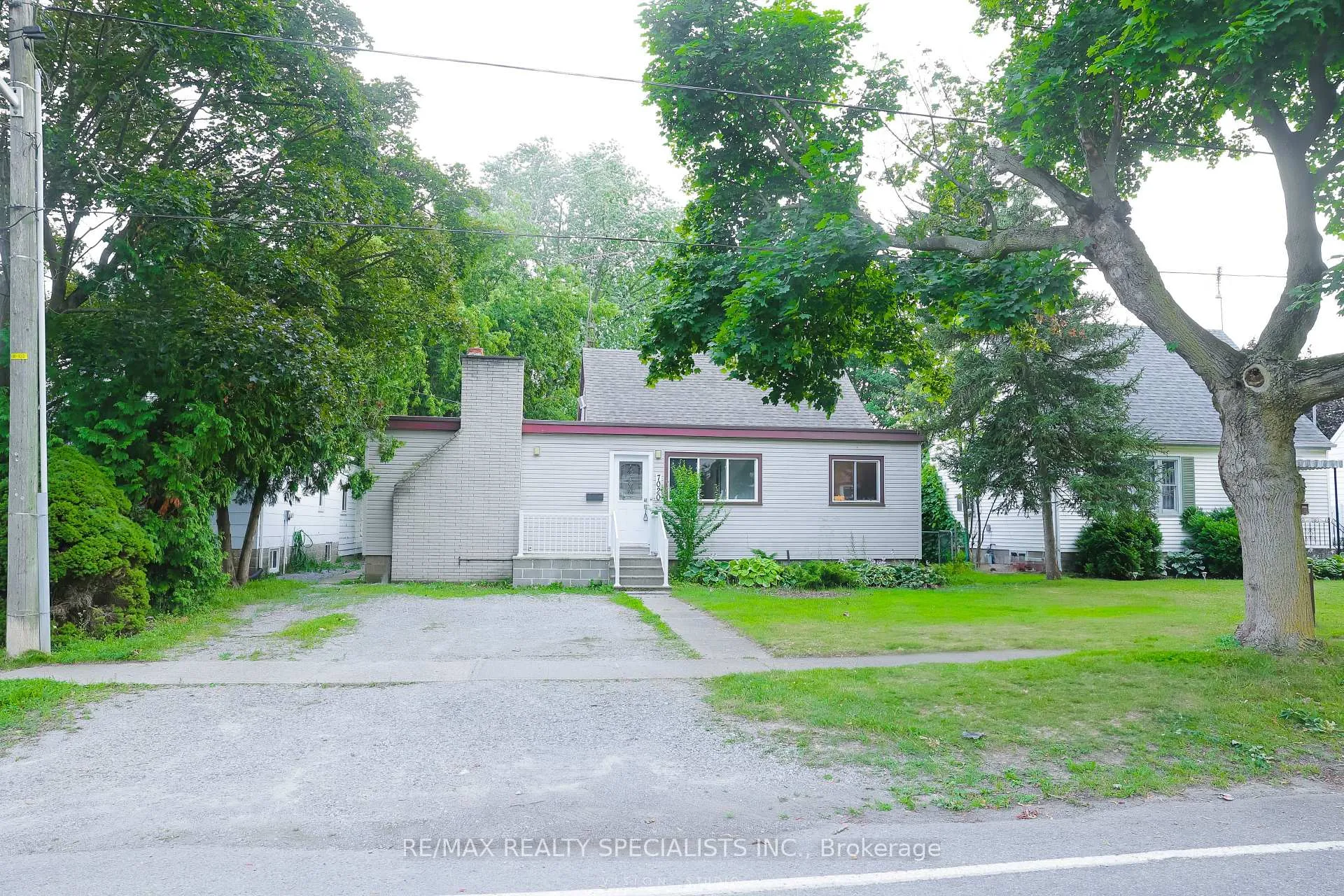 Photo 1 of 7020 Dunn Street, Niagara Falls, Arad/Fallsview — HOMEH