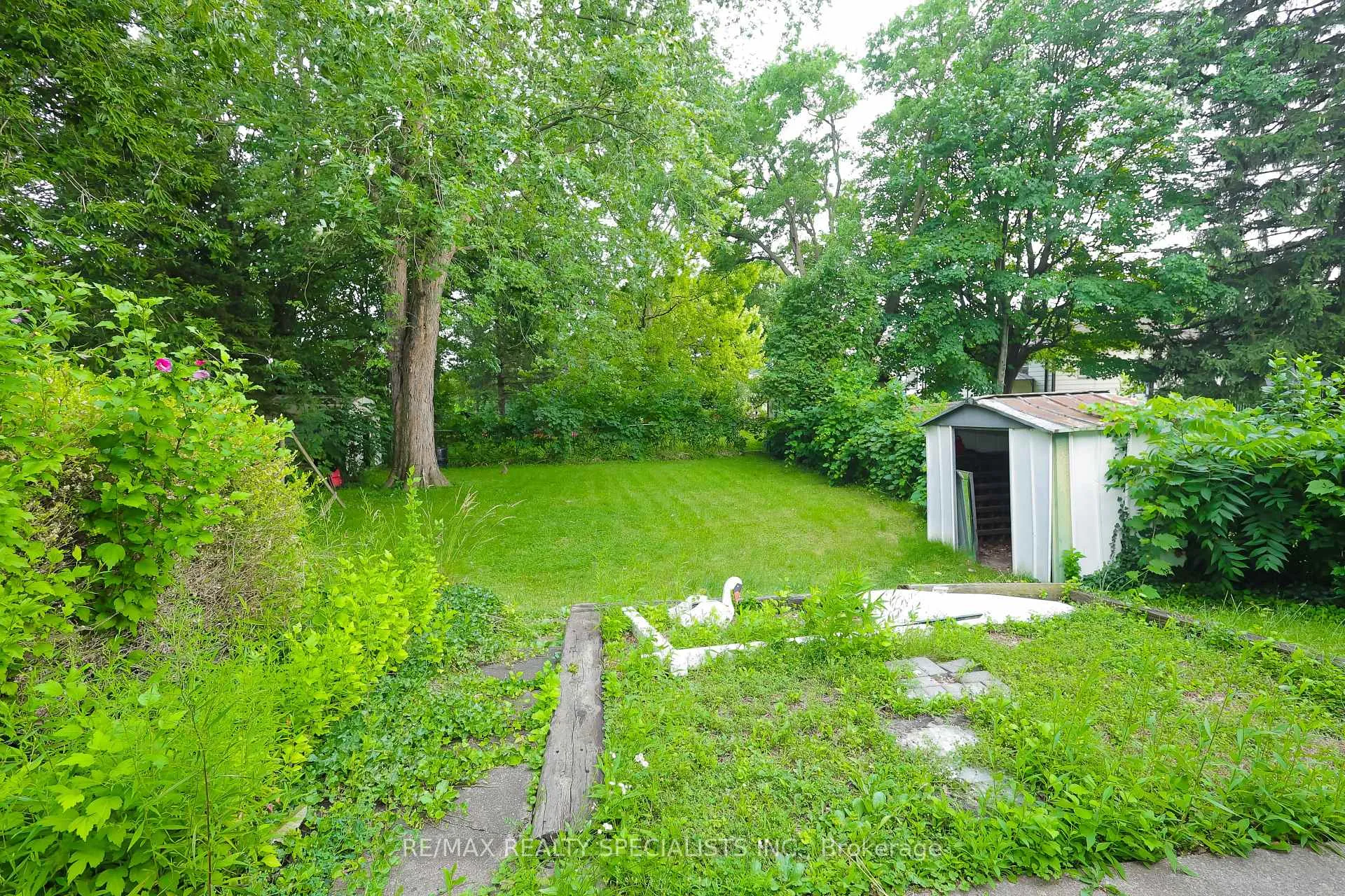 Photo 2 of 7020 Dunn Street, Niagara Falls, Arad/Fallsview — HOMEH