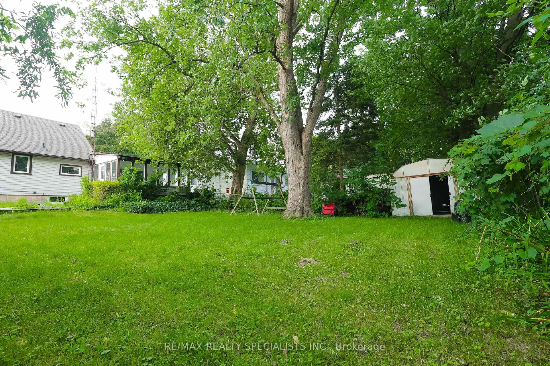 Photo 3 of 7020 Dunn Street, Niagara Falls, Arad/Fallsview — HOMEH