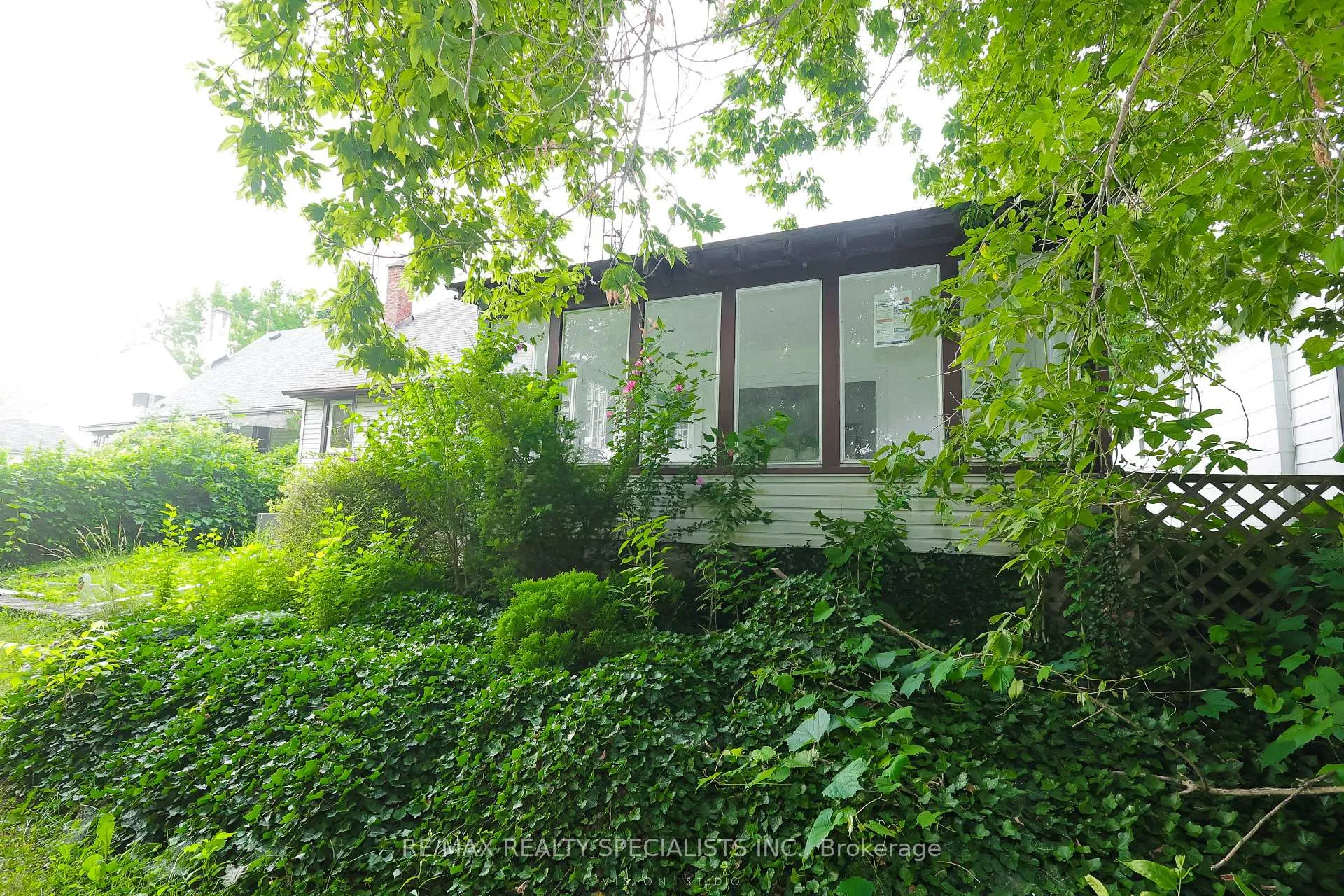 Photo 5 of 7020 Dunn Street, Niagara Falls, Arad/Fallsview — HOMEH