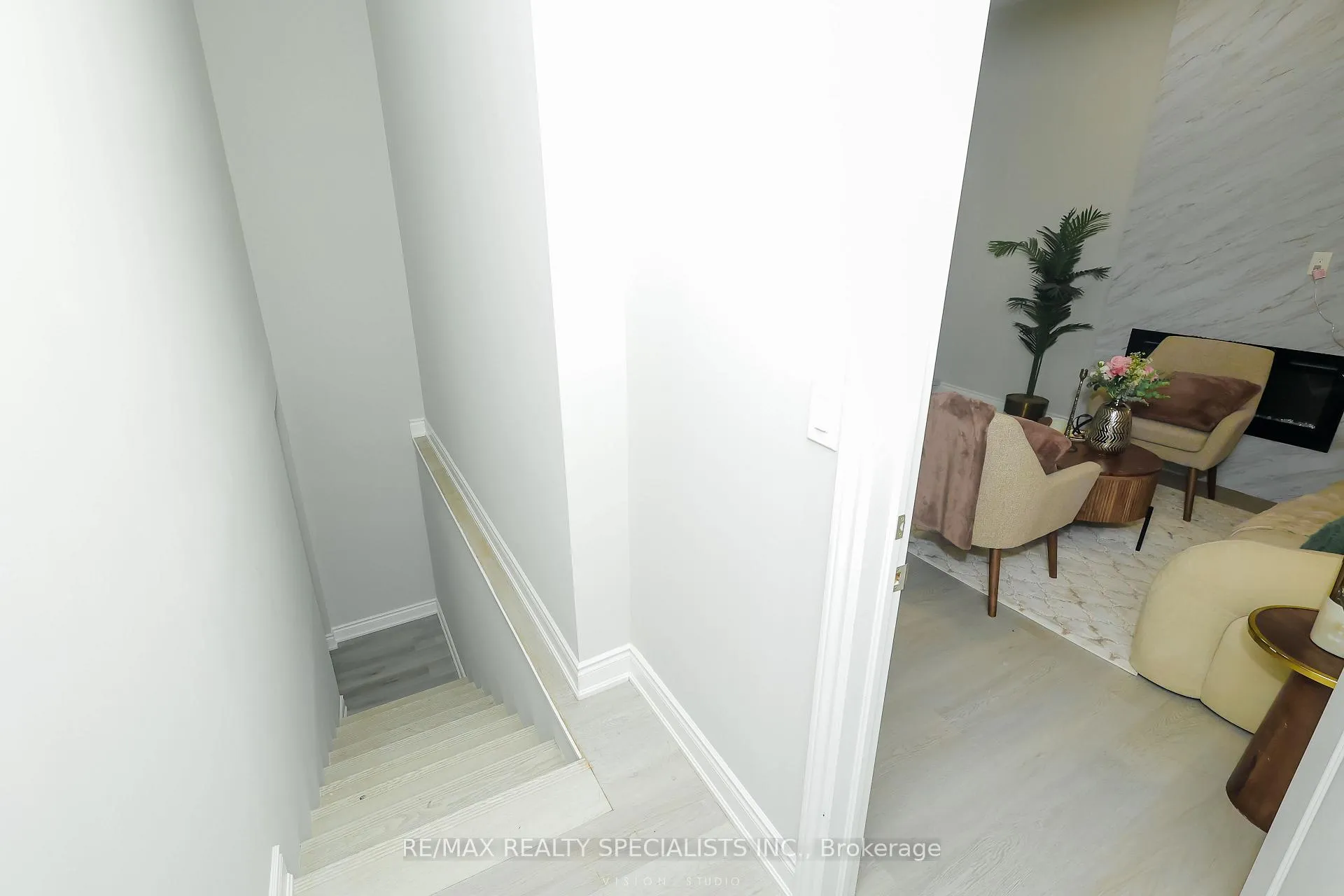 Photo 16 of 7020 Dunn Street, Niagara Falls, Arad/Fallsview — HOMEH