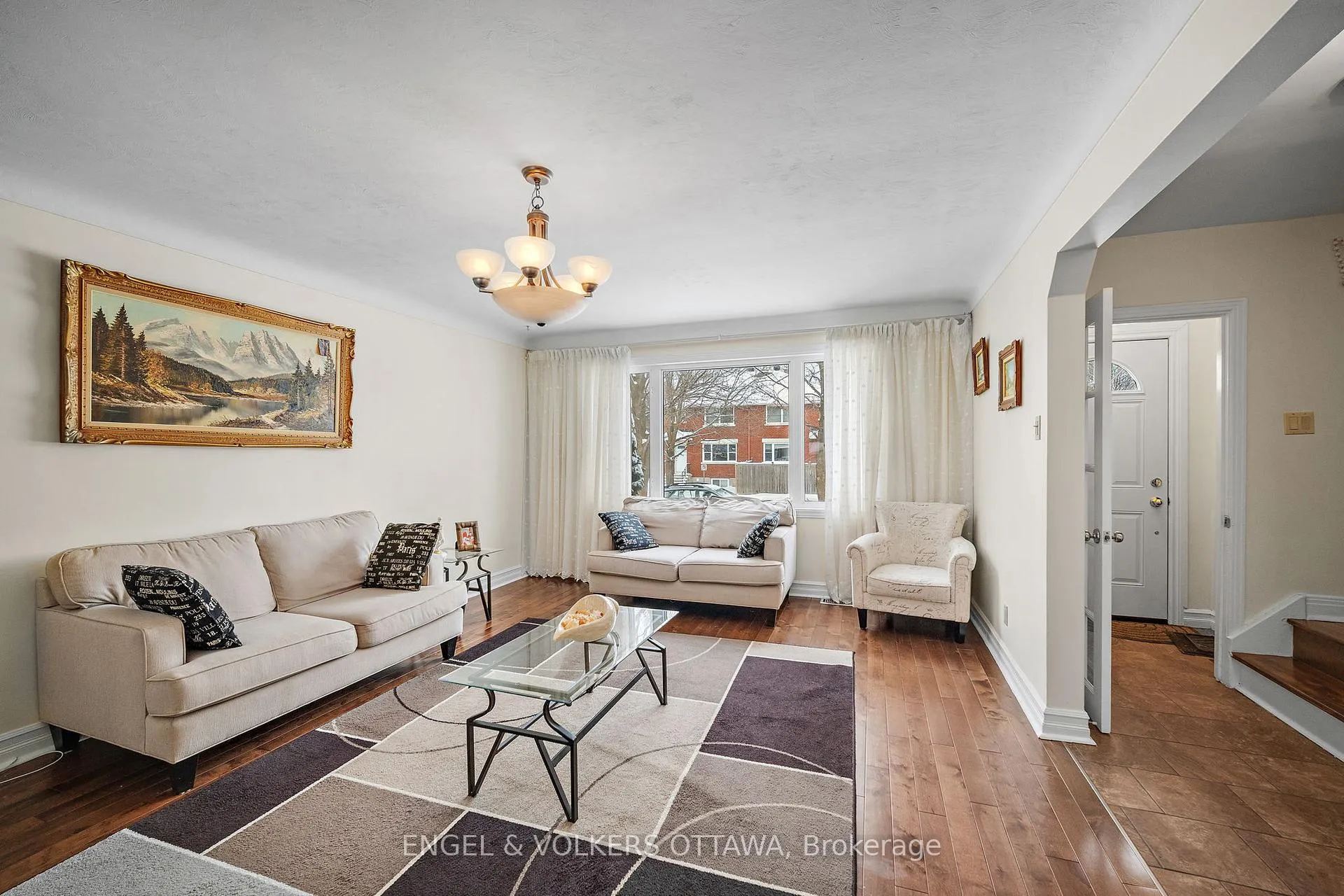Photo 3 of 1044 Aldea Avenue, Ottawa, Billings Bridge — HOMEH