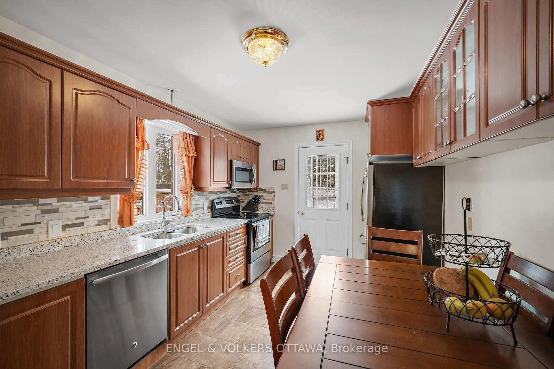 Photo 6 of 1044 Aldea Avenue, Ottawa, Billings Bridge — HOMEH