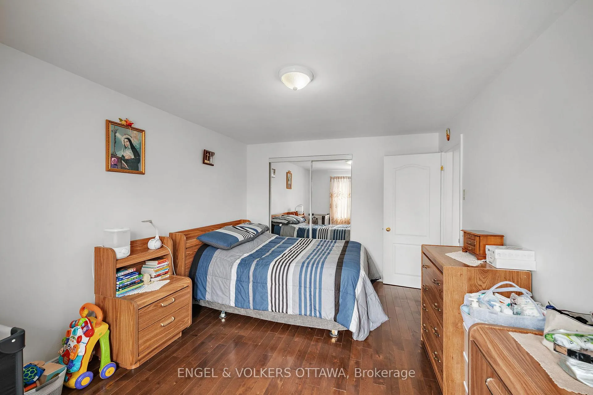 Photo 13 of 1044 Aldea Avenue, Ottawa, Billings Bridge — HOMEH