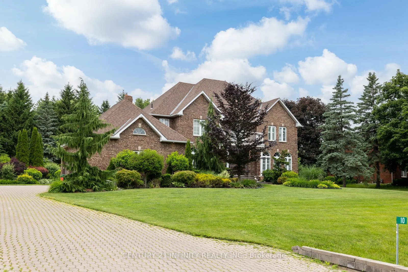Photo 4 of 10 Prince Rupert Drive, Clarington, Courtice — HOMEH
