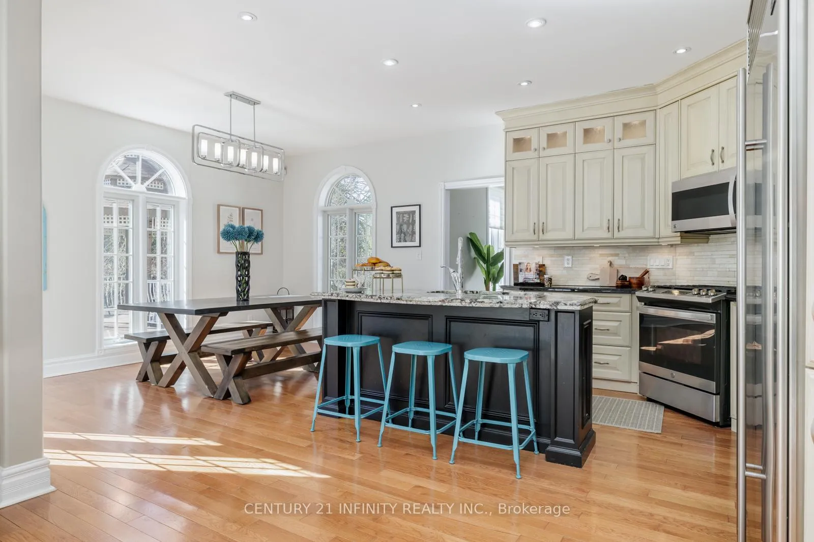 Photo 15 of 10 Prince Rupert Drive, Clarington, Courtice — HOMEH