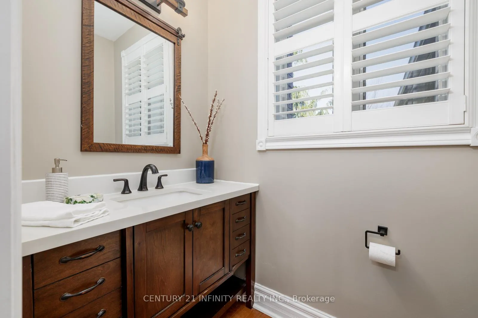 Photo 19 of 10 Prince Rupert Drive, Clarington, Courtice — HOMEH