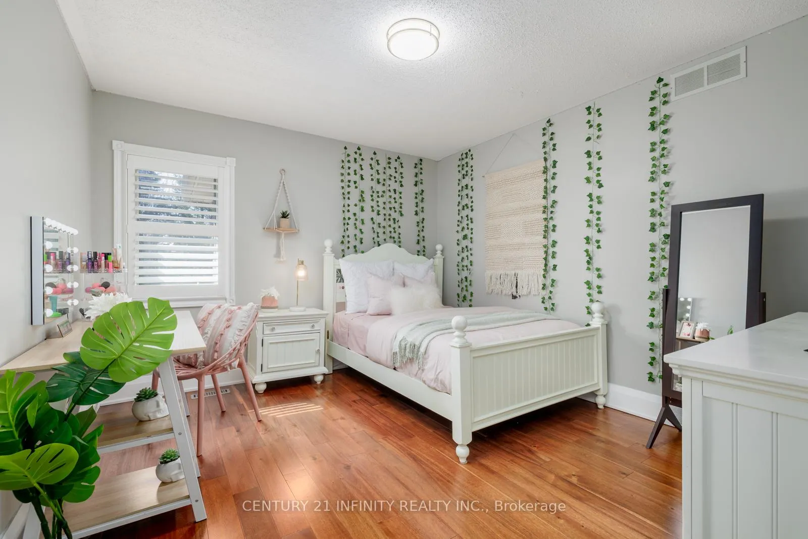 Photo 26 of 10 Prince Rupert Drive, Clarington, Courtice — HOMEH